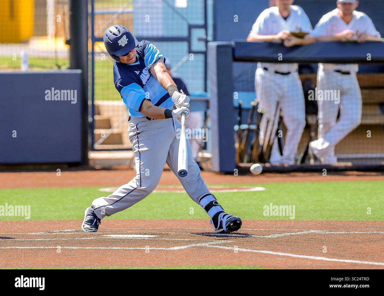 27. April 2019: Michael Oyervides (16) bei einem Baseballspiel zwischen den Washburn Ichabods und den Central Oklahoma Bronchos im Wendell Simmons Field in Edmond, OK. Graues Siegel/CSM(Credit Image: &Copy; graues Siegel/CSM via ZUMA Wire) Stockfoto