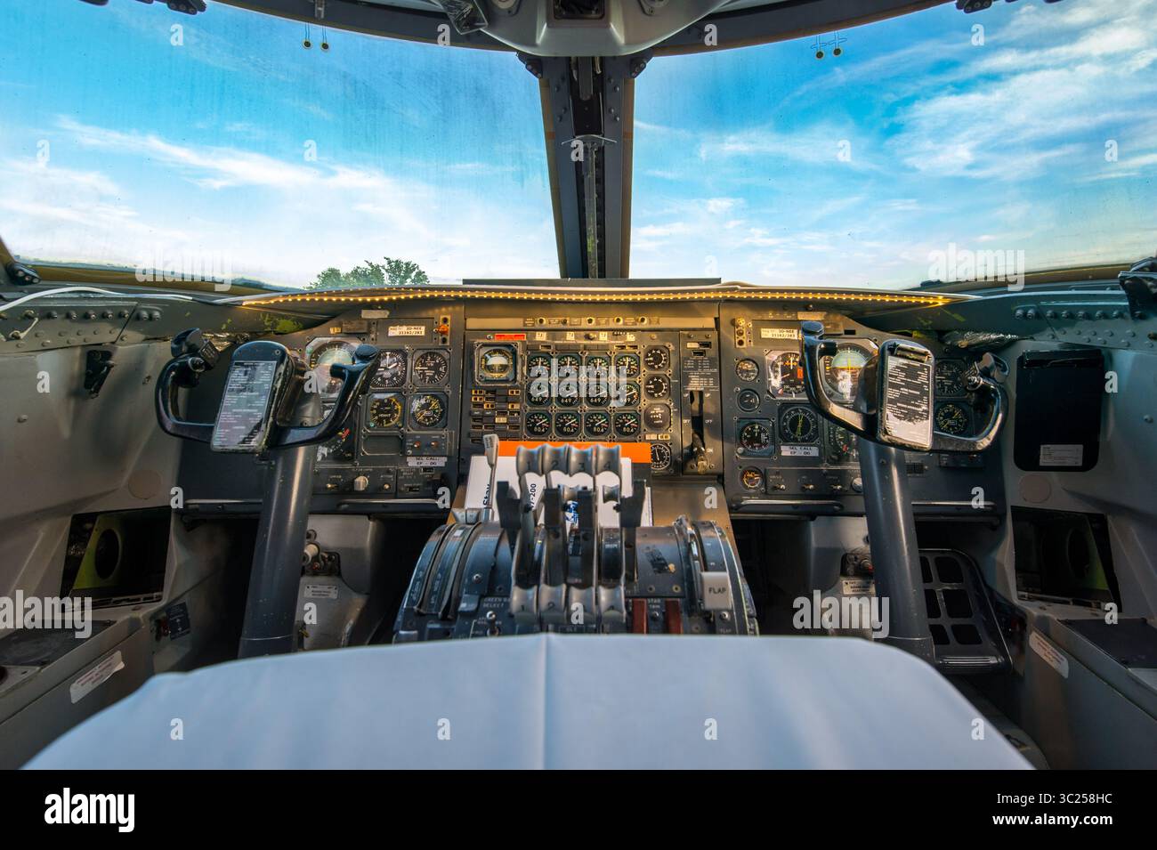 28. Juni 2016 - Stockholm, Schweden - Stockholm, Arlanda, Schweden - die Flugzeugsteuerung im Cockpitraum des Jumbo Stay (Jumbohostel), einer Herberge, die ein umgebautes Flugzeug der Boeing 747 ist. Es befindet sich am Eingang zum Flughafen Stockholm Arlanda. (Kreditbild: © Edwin Remsberg / Vwpics/VW Pics via ZUMA Wire) Stockfoto