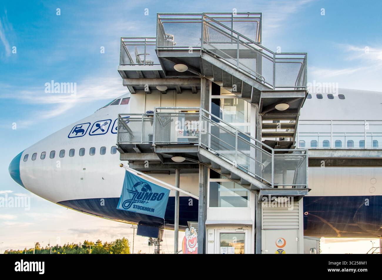 28. Juni 2016 - Stockholm, Schweden - Stockholm, Arlanda, Schweden - The Jumbo Stay (Jumbohostel), eine Herberge, die ein umgebautes Flugzeug der Boeing 747 ist. Es befindet sich am Eingang zum Flughafen Stockholm Arlanda. (Kreditbild: © Edwin Remsberg / Vwpics/VW Pics via ZUMA Wire) Stockfoto