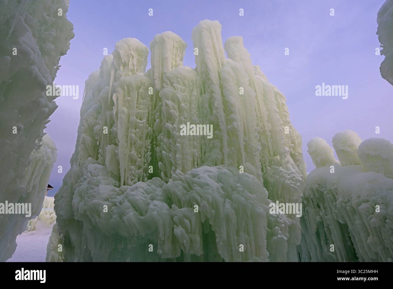 Blick auf die große Eisskulptur, die Eisschlösser am Genfersee, Wisconsin, USA Stockfoto