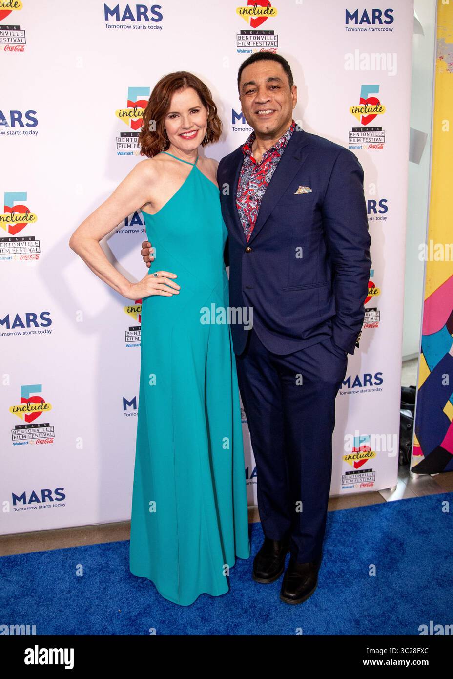 11. Mai 2019 - Bentonville, Arkansas, USA - 11. Mai 2019: GEENA DAVIS und HARRY LENNIX während der Veranstaltung mit blauem Teppich vor den Bentonville Film Festival Awards im 21c Museum Hotel, Bentonville, Arkansas, USA. (Bild: © Brent Soule/ZUMA Wire) Stockfoto