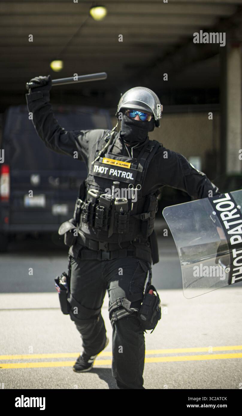 18. Mai 2019: Rosemont, Illinois, USA, Mitglied der „Thot Patrol“, einem Meme aus früheren Konventionen, das angeblich „unzüchtigen“ Verhaltensweisen ein Ende gesetzt hat. (Bild: © Chris Riha/ZUMA Wire) Stockfoto
