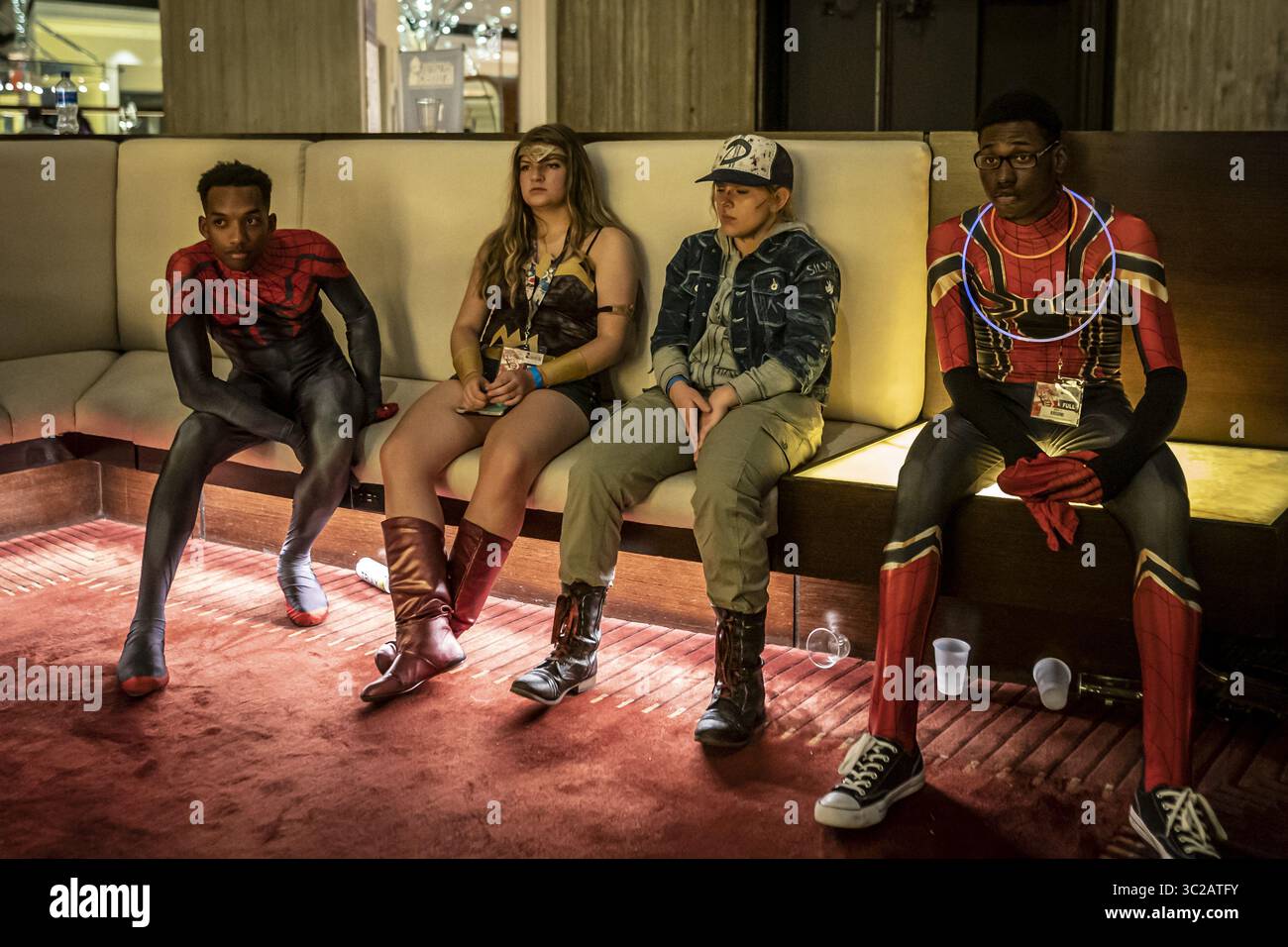 19. Mai 2019 - Rosemont, Illinois, USA - Cosplayer laden sich nach dem ACEN Soapbox Rave in der Hotellobby ab. (Bild: © Chris Riha/ZUMA Wire) Stockfoto