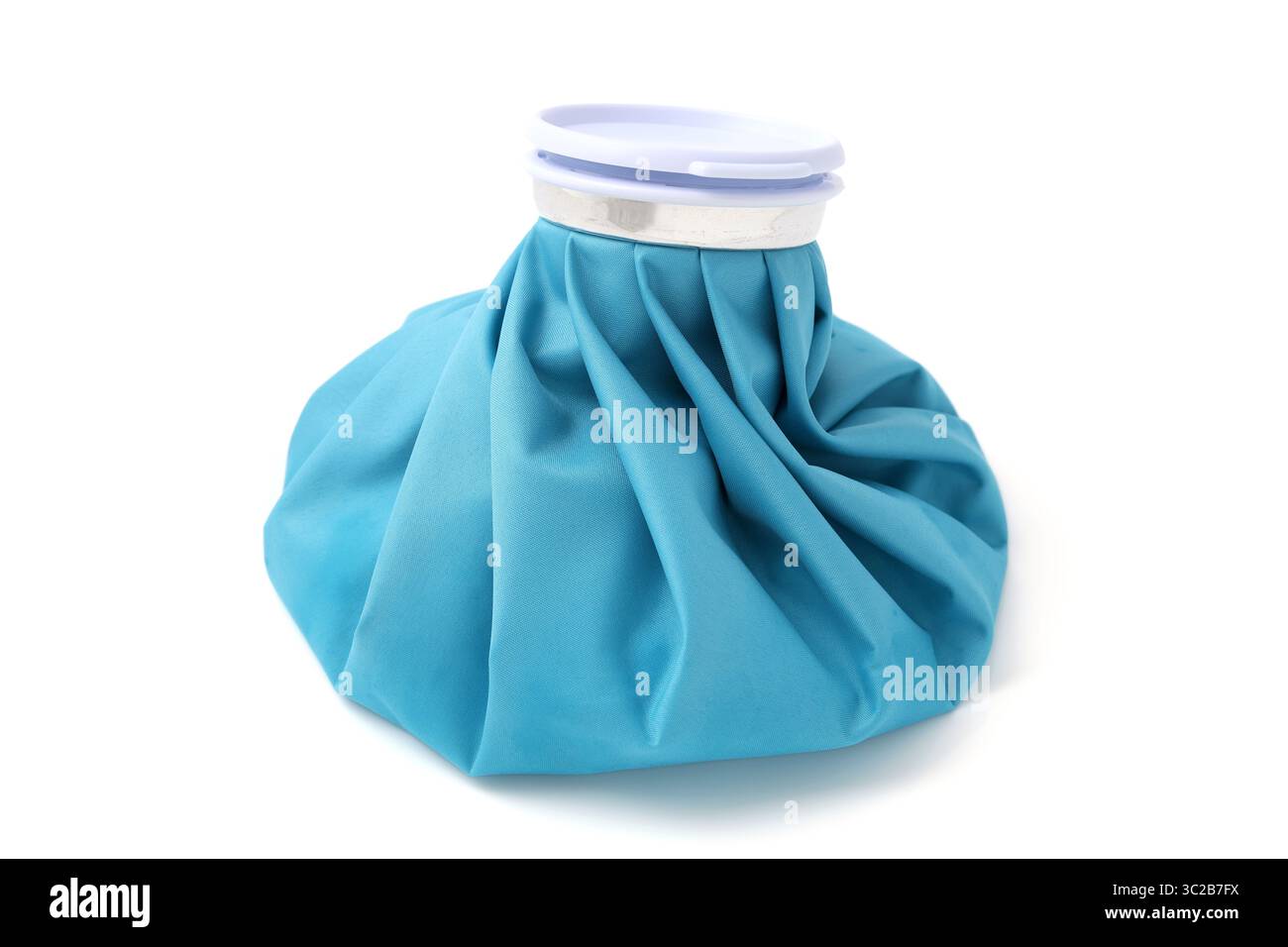 Blaues Eispack isoliert mit Beschneidungspfad auf weißem Hintergrund Stockfoto