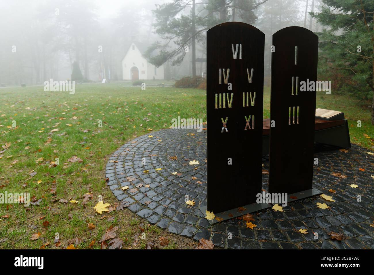 Die zehn Gebote, die zehn Gebote Gottes. Ein Ort der Besinnung und Meditation Stockfoto