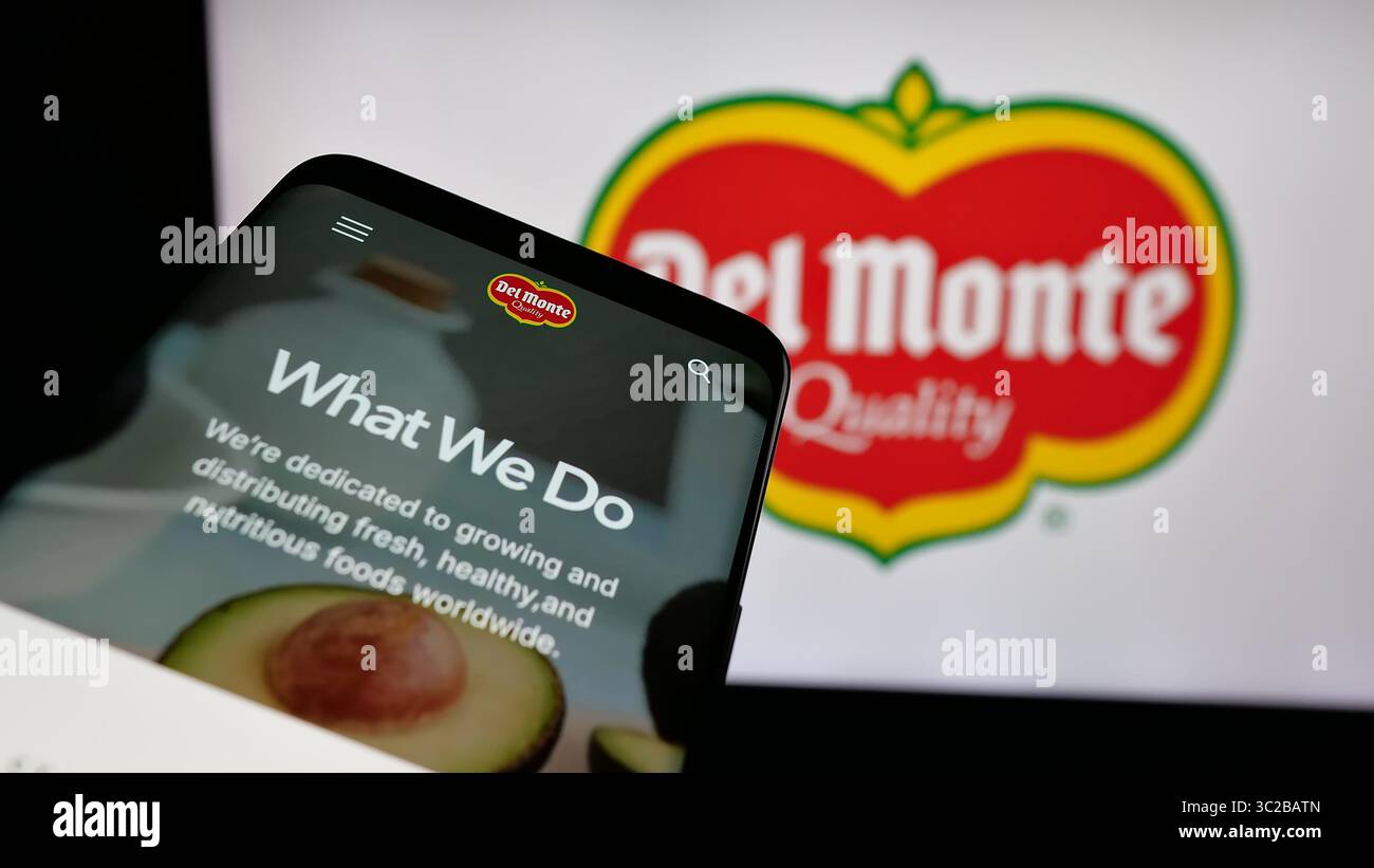 Stuttgart, Deutschland - 05-31-2025: Mobiltelefon mit Website des US-amerikanischen Lebensmittelunternehmens Fresh Del Monte Produce Inc. Auf dem Bildschirm vor dem Logo. Stockfoto