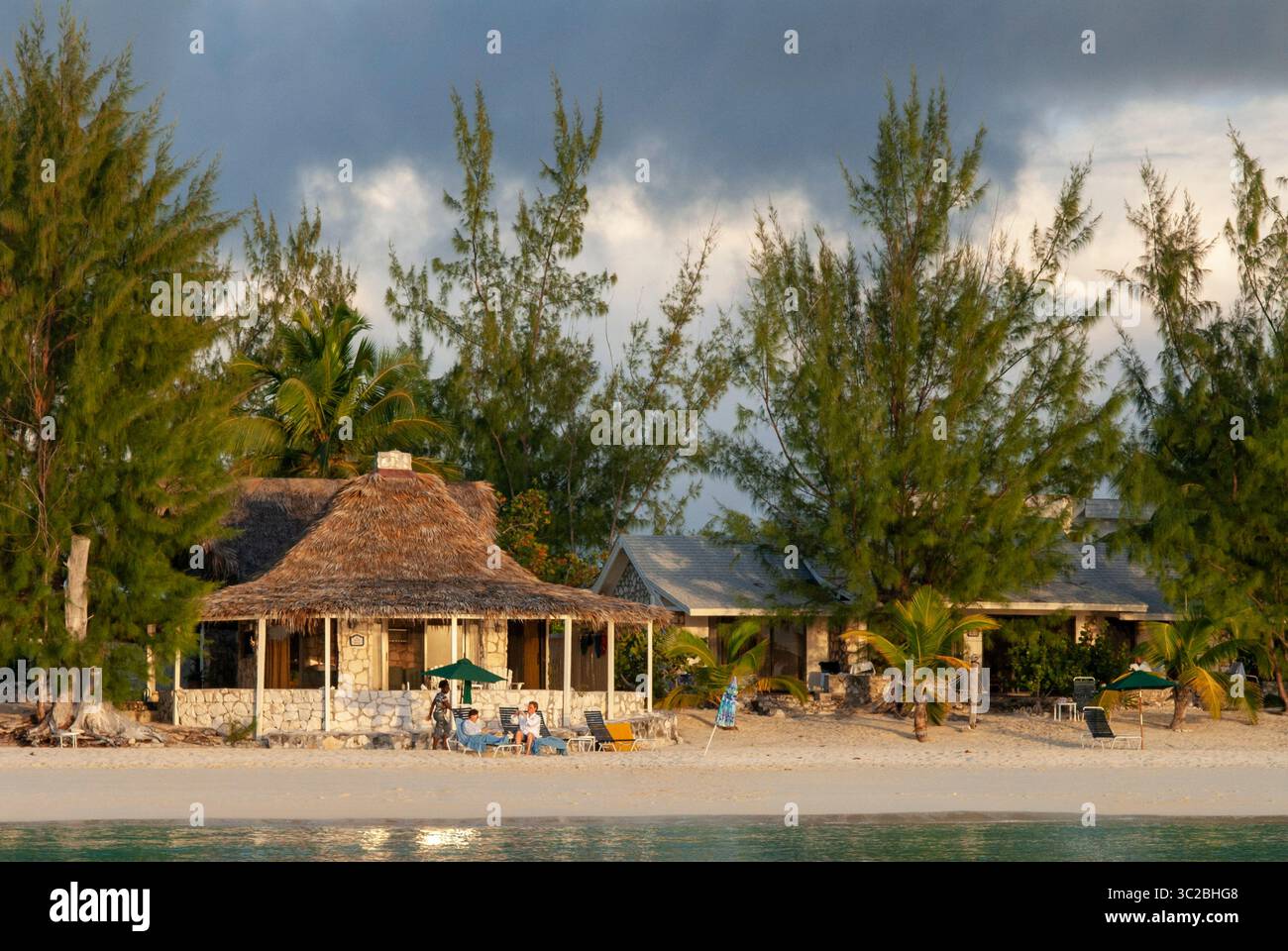 24. Mai 2019: Bahamas: Cat Island, Bahamas. Cottages am Strand. Hotel Fernandez Bay Village Resort. Touristen, die sich am Strand entspannen. (Kreditbild: © Sergi Reboredo/ZUMA Wire) Stockfoto
