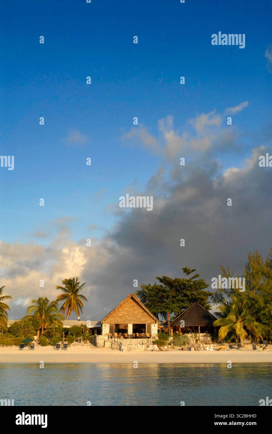 24. Mai 2019: Bahamas: Cat Island, Bahamas. Cottages am Strand. Hotel Fernandez Bay Village Resort. Touristen, die sich am Strand entspannen. (Kreditbild: © Sergi Reboredo/ZUMA Wire) Stockfoto