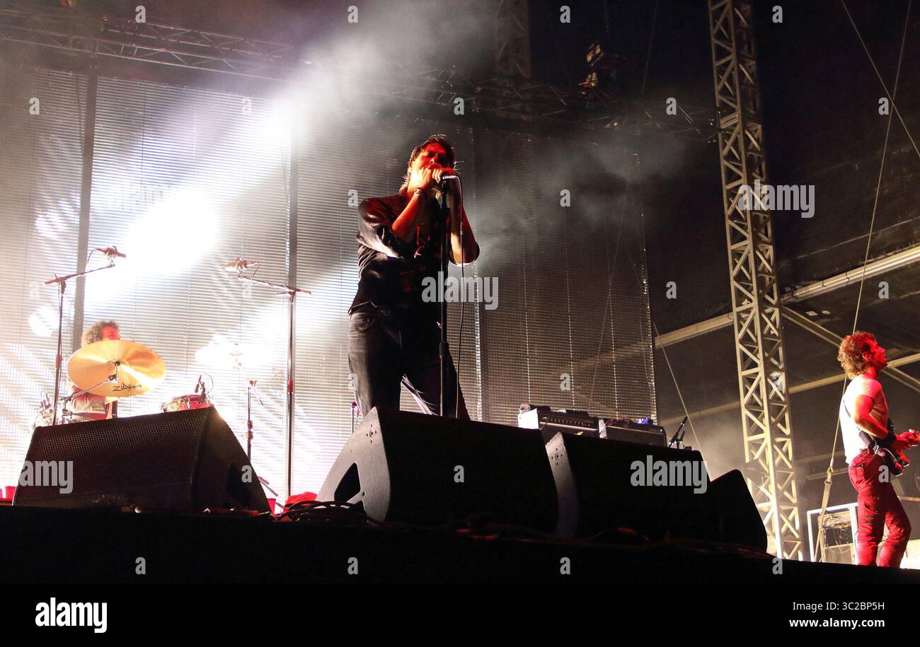 25. Mai 2019: London, Vereinigtes Königreich - The Strokes - Leadsänger Julian Casablancas, der während des Headliner Day Two des All Points East Festivals im Londoner Victoria Park live auf der Bühne auftrat. (Kreditbild: © Keith Mayhew/SOPA Images via ZUMA Wire) Stockfoto