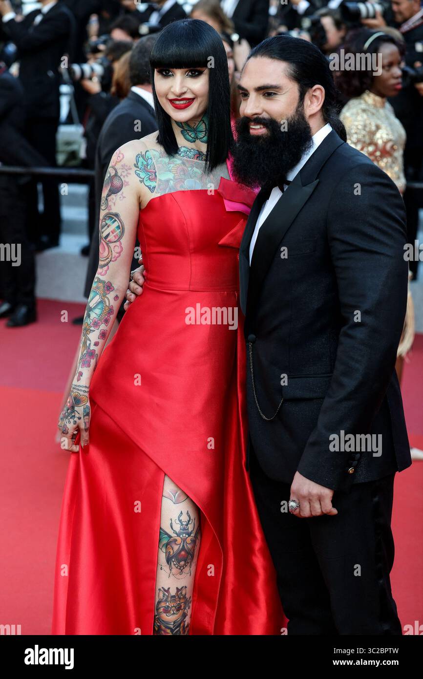25. Mai 2019 - Cannes, Frankreich - CANNES - 25. MAI: Die Gäste kommen zur Premiere von CEÌ REÌ MONIE DE CLOTURE / HORS NORMES während der Filmfestspiele von Cannes 2019 am 25. Mai 2019 im Palais des Festivals in Cannes, Frankreich. (Kreditbild: © Imagespace via ZUMA Wire) Stockfoto