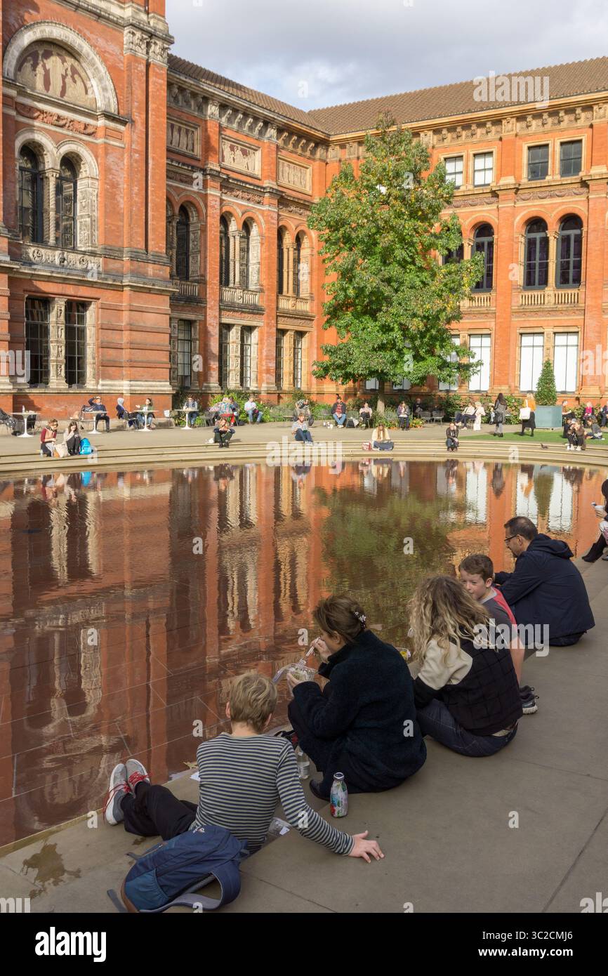 John Madejski Garden, Victoria and Albert Museum, South Kensington, London, Großbritannien Stockfoto