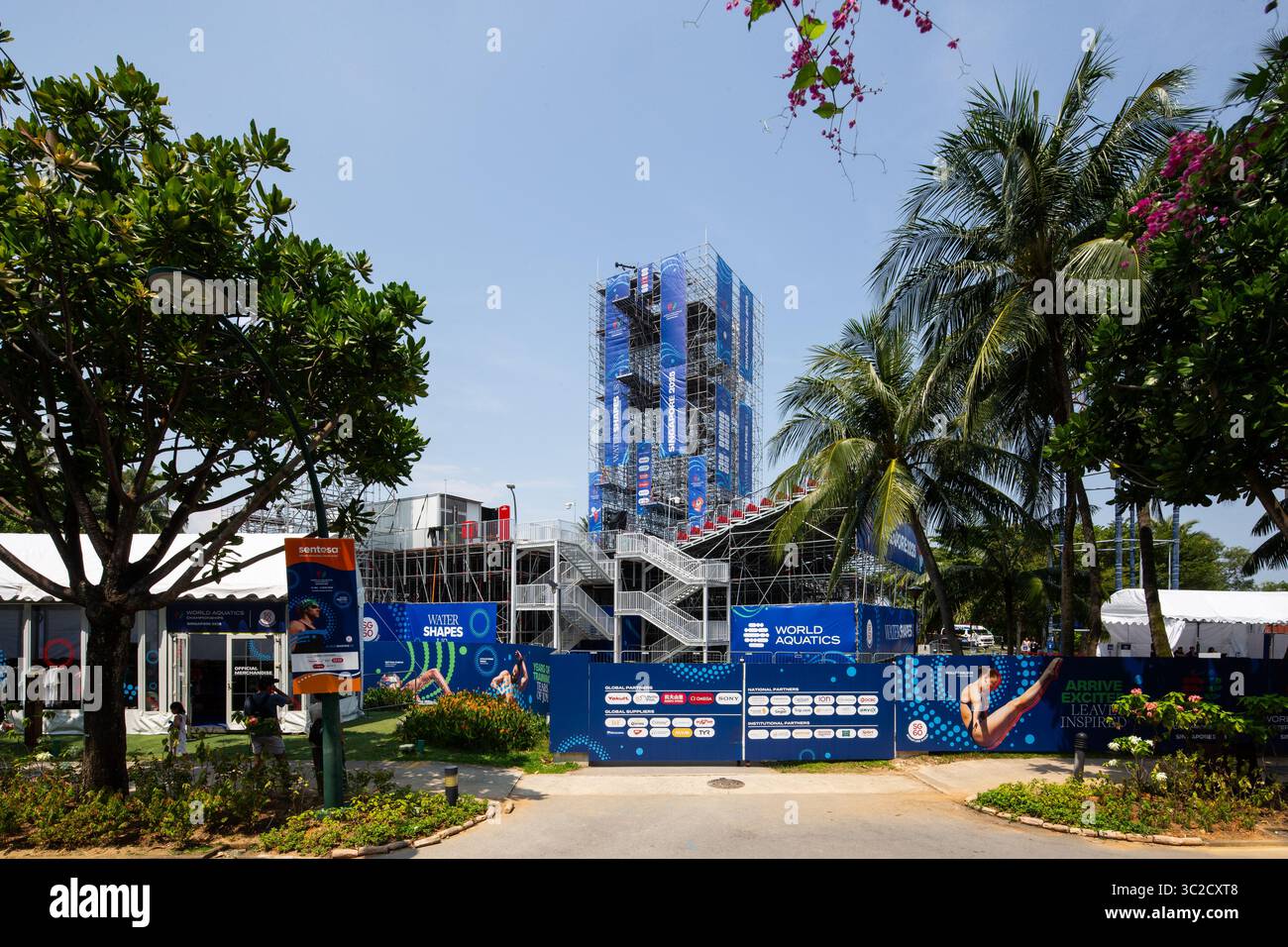 Aquatics World Championships, Veranstaltungsort für Hochtauchgänge in Palawan Green, Sentosa, Singapur. Eliten können während des Trainings abspringen. Stockfoto