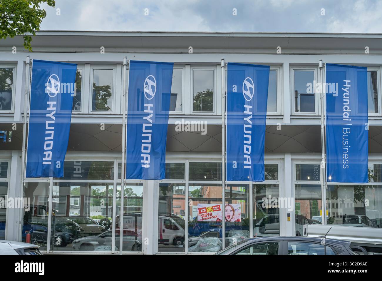 Hyundai Kadea Autohaus, Bessemerstraße, Tempelhof, Bezirk Tempelhof-Schöneberg, Berlin, Deutschland *** Hyundai Kadea Autohaus, Bessemerstrasse, Tempelhof, Stadtteil Tempelhof Schöneberg, Berlin, Deutschland Stockfoto