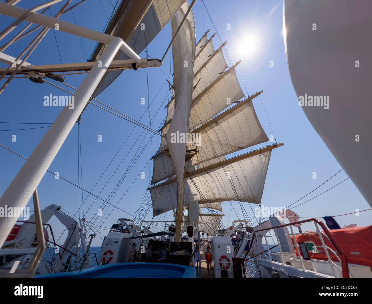 An Bord eines großen Segelschiffes. Stockfoto