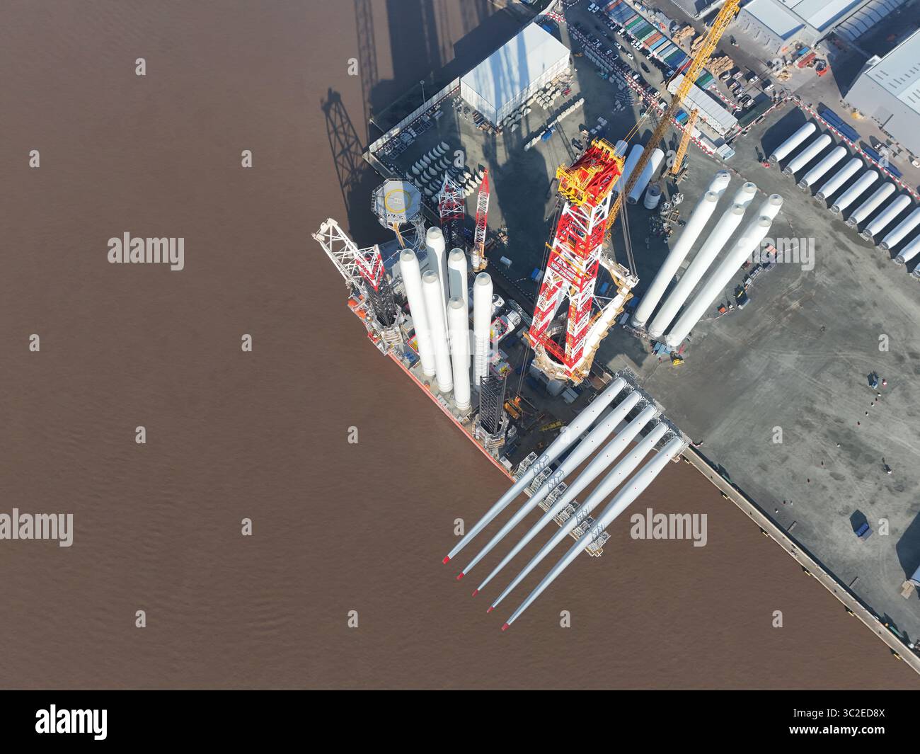Luftaufnahme des Siemens Gamesa Renewable Energy Factory, Offshore-Windenergiewerk, Kingston upon Hull Stockfoto
