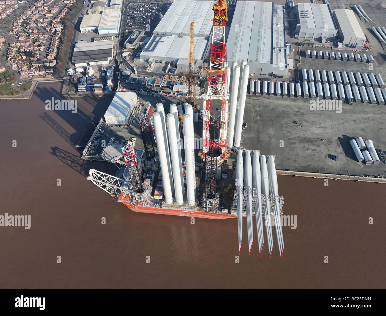 Luftaufnahme des Siemens Gamesa Renewable Energy Factory, Offshore-Windenergiewerk, Kingston upon Hull Stockfoto