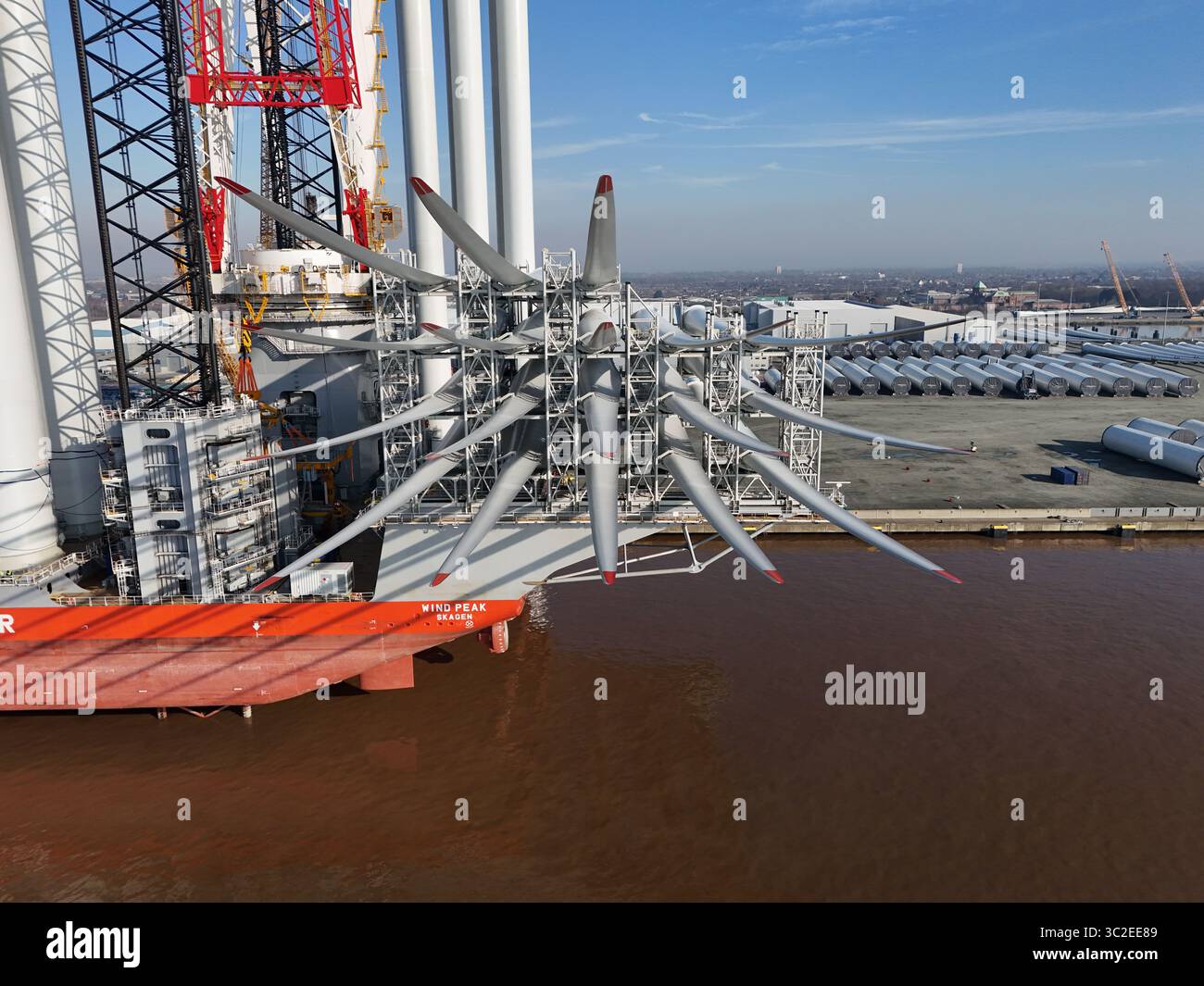 Luftaufnahme des Siemens Gamesa Renewable Energy Factory, Offshore-Windenergiewerk, Kingston upon Hull Stockfoto