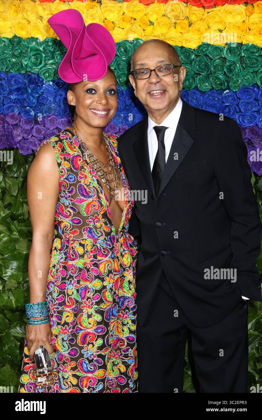 Juni 9, 2019 - New York City, New York, USA-Direktor George C WOLFE nimmt an der 73. jährlichen Tony Awards in der Radio City Music Hall statt. (Bild: © Nancy Kaszerman/ZUMA Draht) Stockfoto