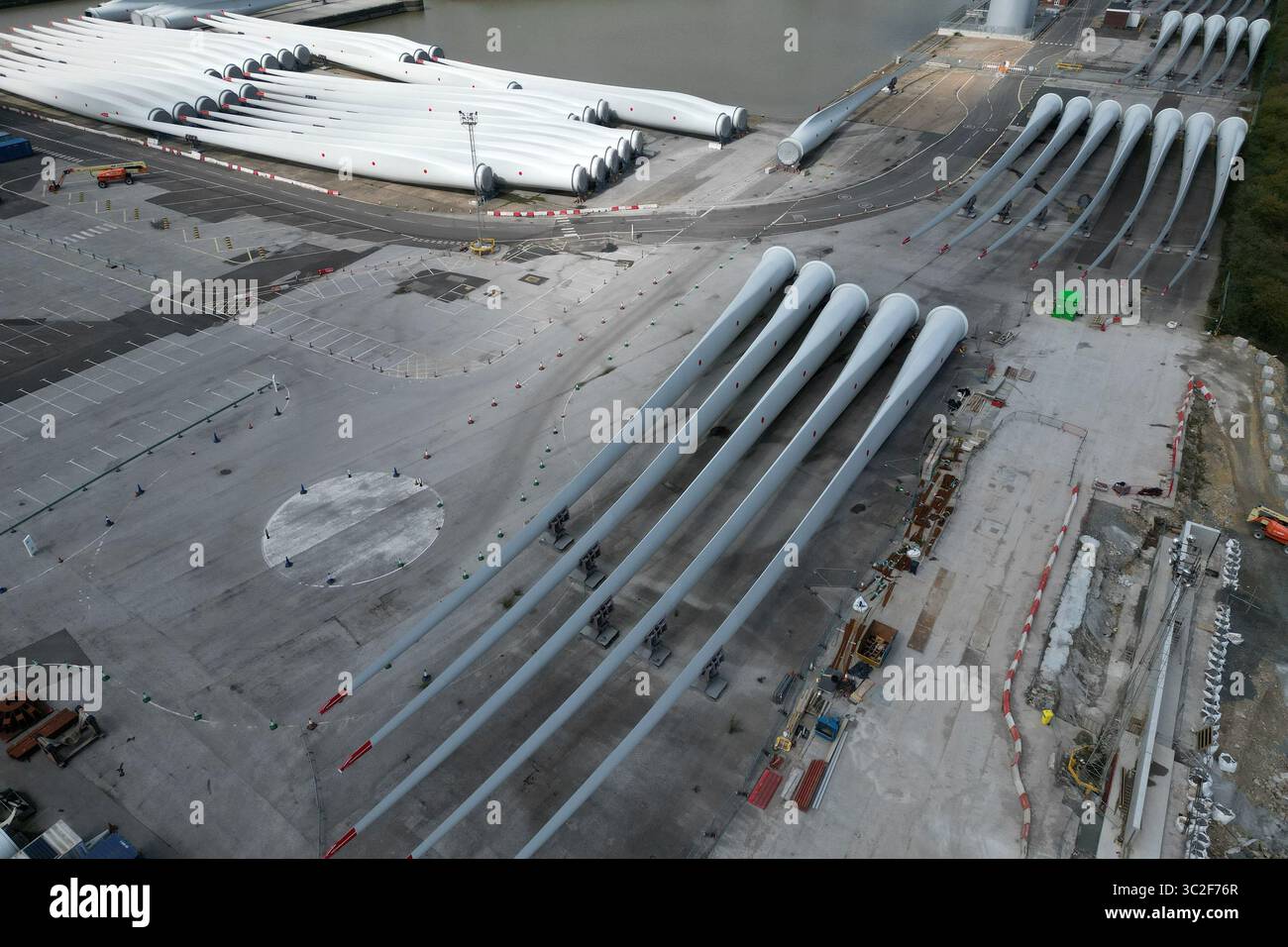 Luftaufnahme des Siemens Gamesa Renewable Energy Factory, Offshore-Windenergiewerk, Kingston upon Hull Stockfoto
