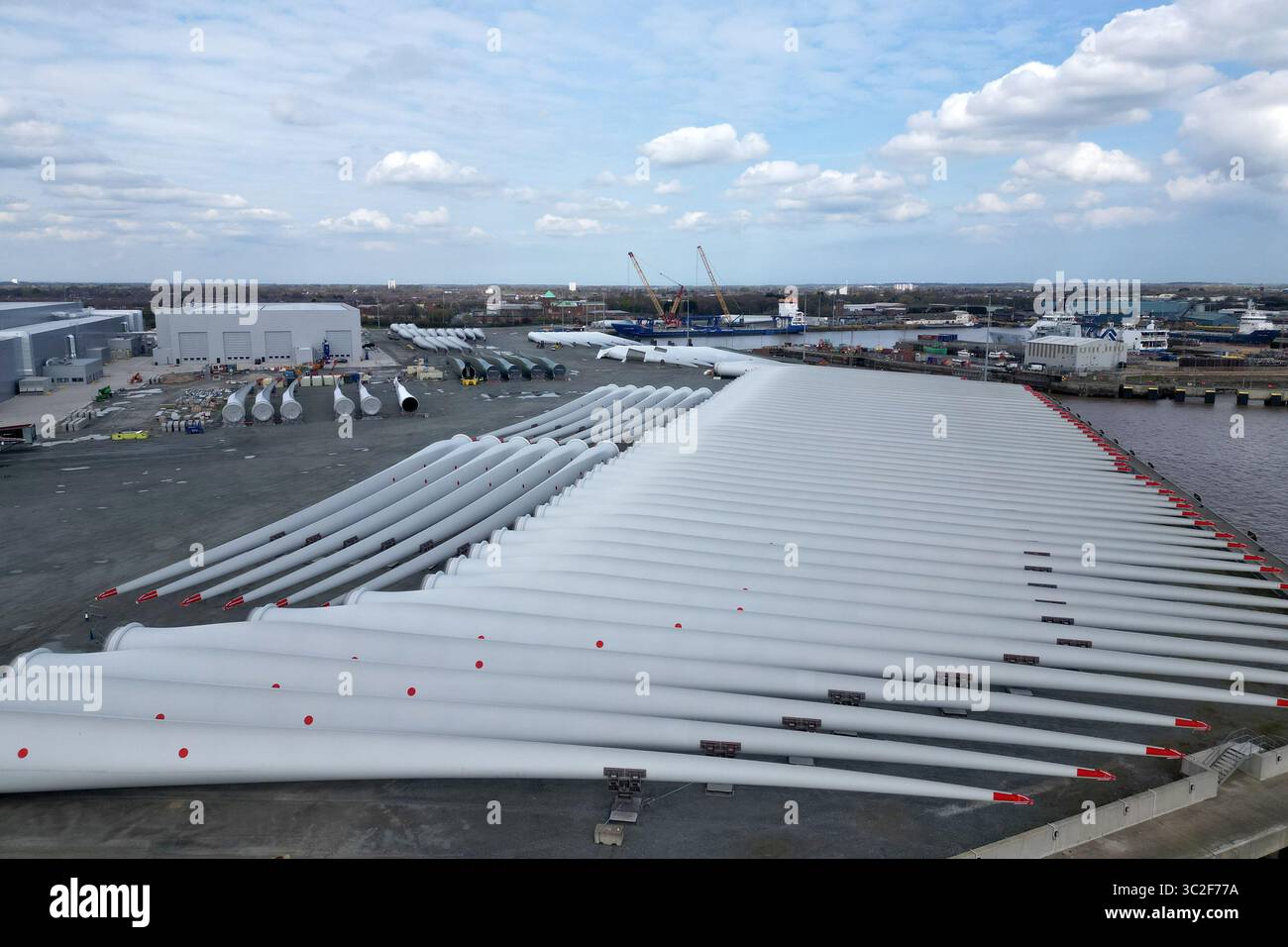 Luftaufnahme des Siemens Gamesa Renewable Energy Factory, Offshore-Windenergiewerk, Kingston upon Hull Stockfoto