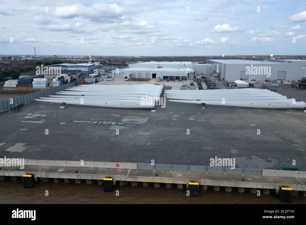 Luftaufnahme des Siemens Gamesa Renewable Energy Factory, Offshore-Windenergiewerk, Kingston upon Hull Stockfoto
