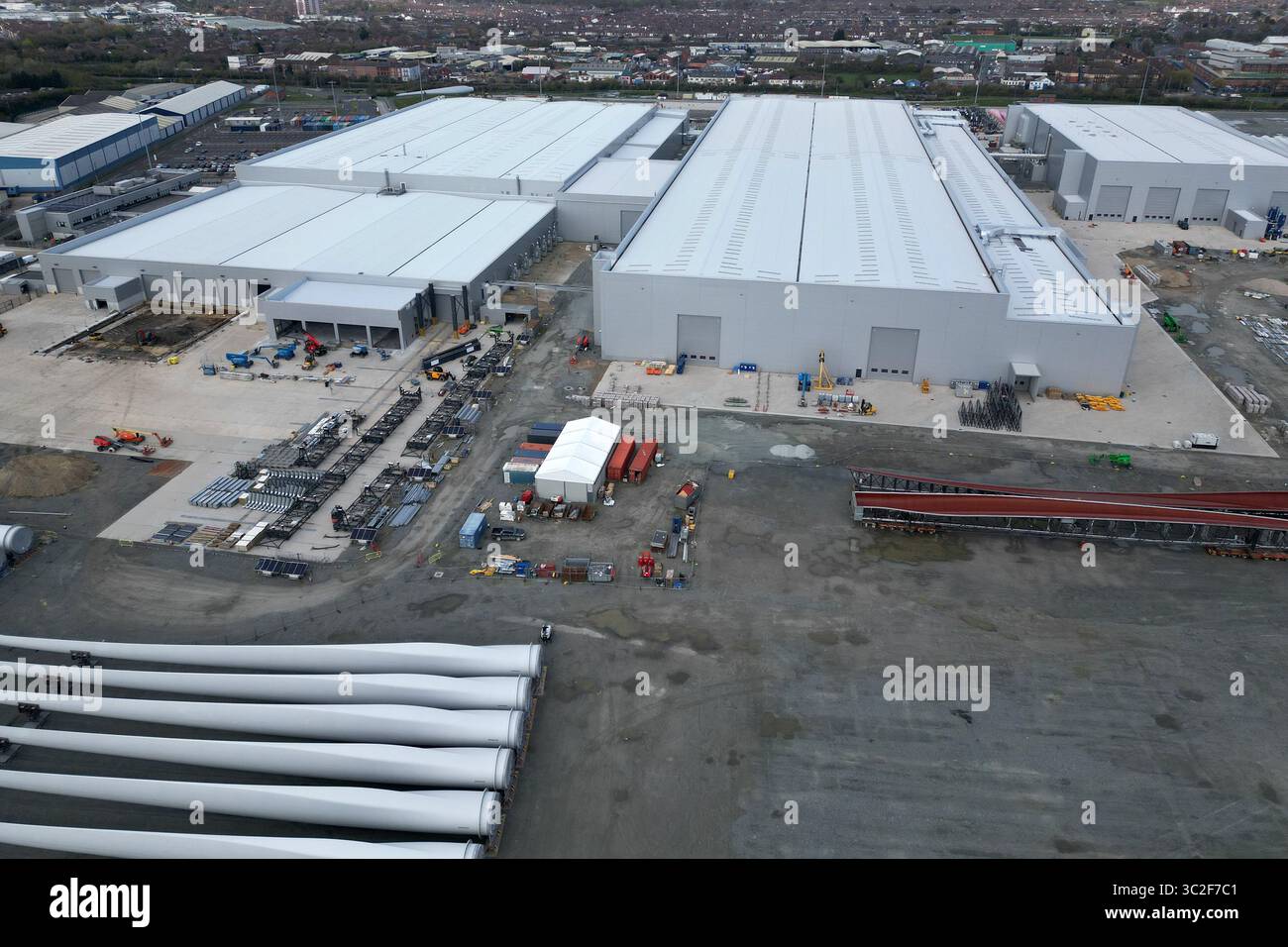 Luftaufnahme des Siemens Gamesa Renewable Energy Factory, Offshore-Windenergiewerk, Kingston upon Hull Stockfoto