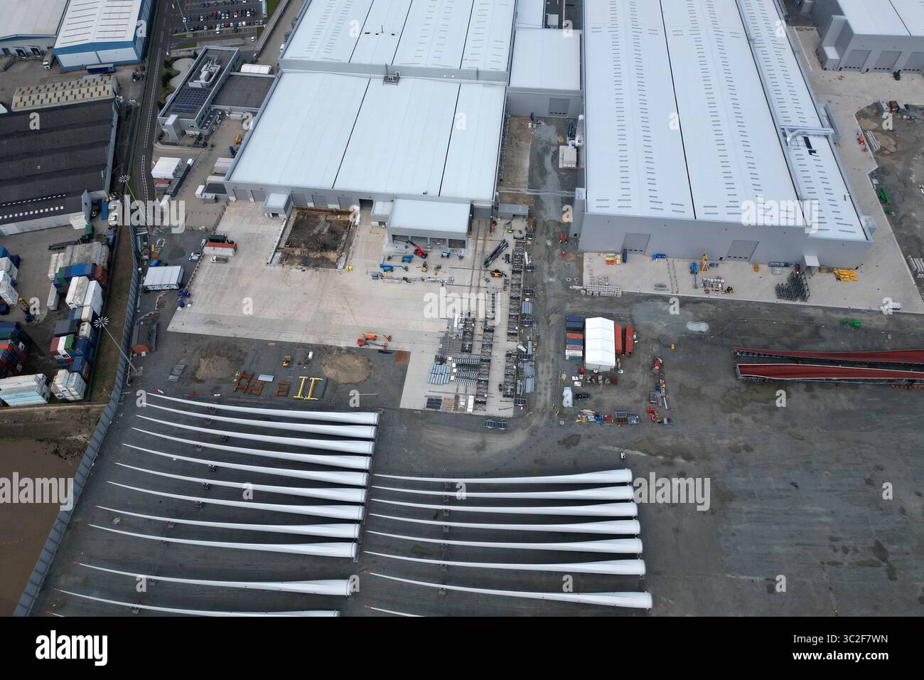 Luftaufnahme des Siemens Gamesa Renewable Energy Factory, Offshore-Windenergiewerk, Kingston upon Hull Stockfoto