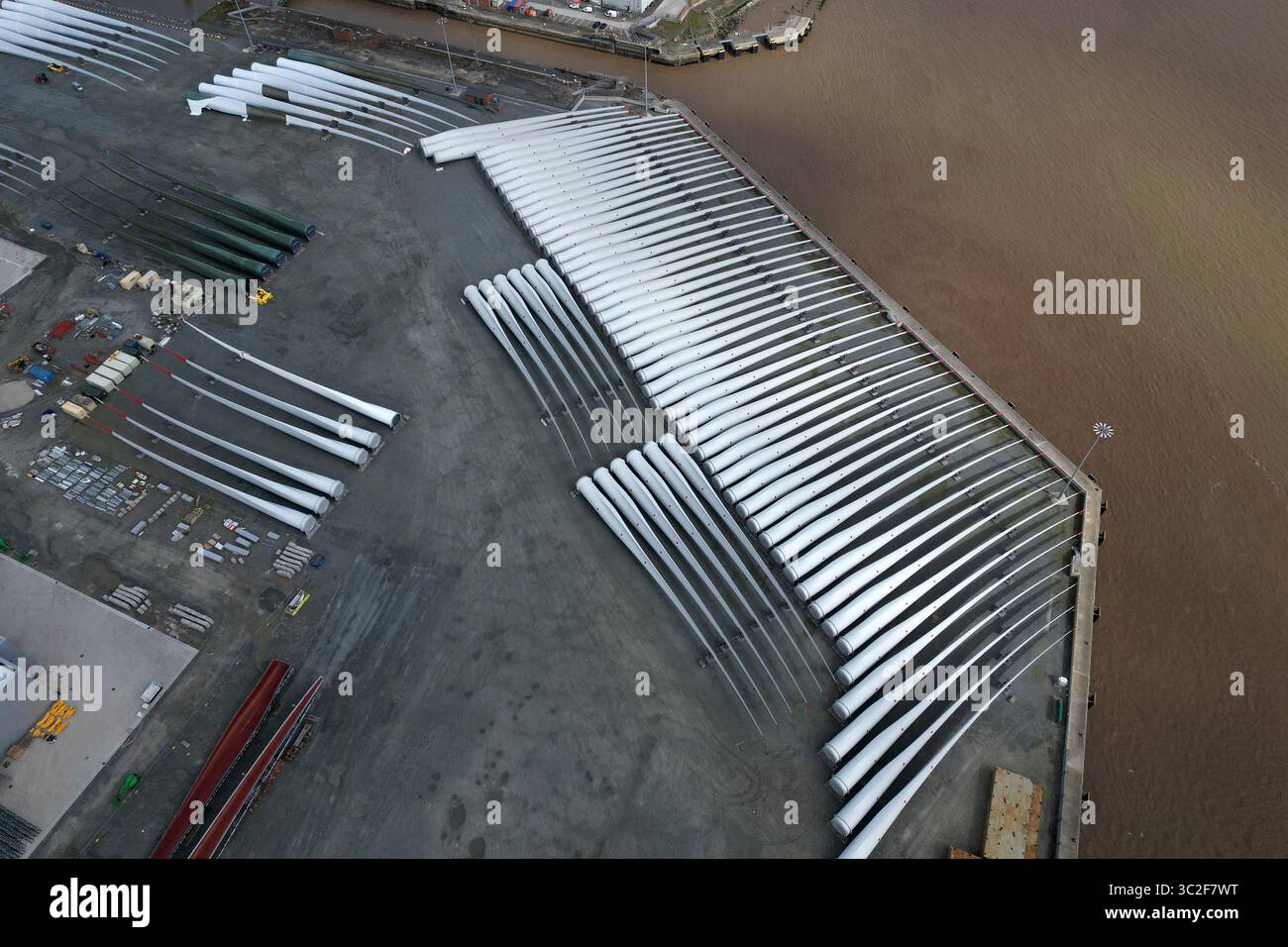 Luftaufnahme des Siemens Gamesa Renewable Energy Factory, Offshore-Windenergiewerk, Kingston upon Hull Stockfoto