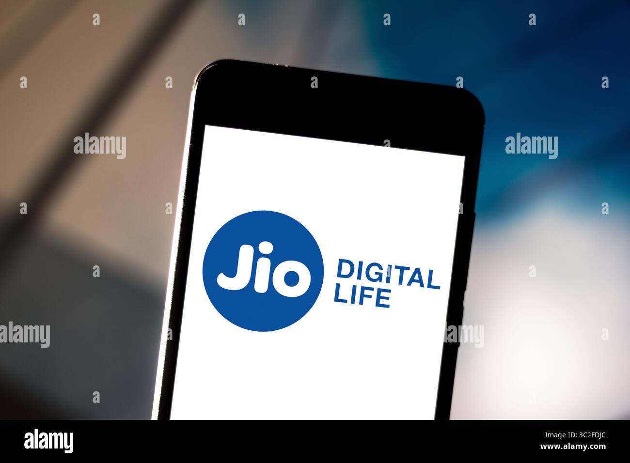 Juni 10, 2019 - GlÃ³Ria De Dourados, Mato Grosso do Sul, Brasilien - In diesem Foto, Illustration die Abhängigkeit Jio Infocomm Limited Logo auf dem Smartphone angezeigt wird. (Bild: © Rafael Henrique/SOPA Bilder über ZUMA Draht) Stockfoto