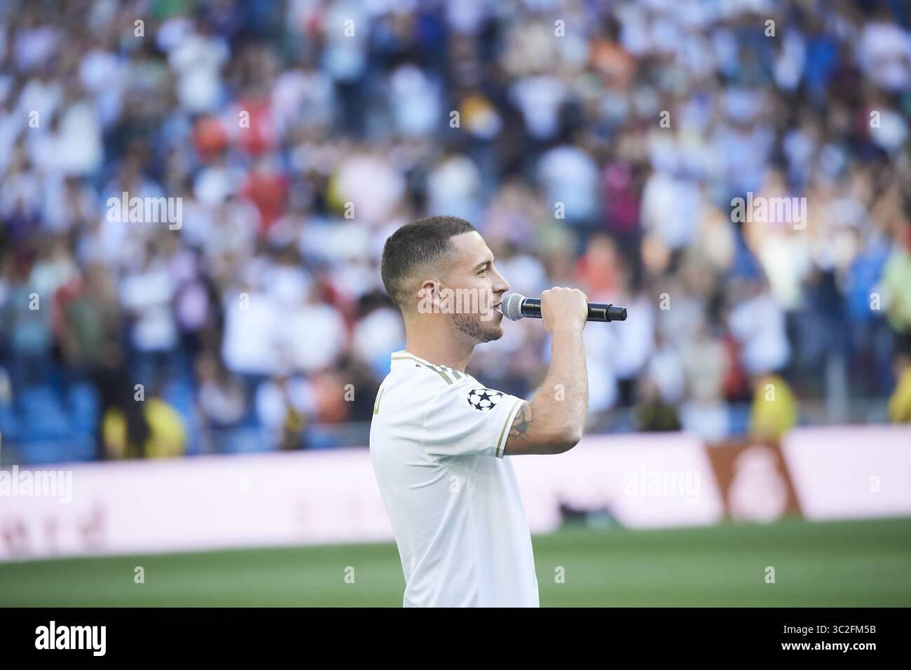 13. Juni 2019 - Madrid, Madrid, Spanien - New Real Madrid unterzeichnet Eden Hazard und zeigt seine Anerkennung für die Fans, als er am 13. Juni 2019 im Estadio Santiago Bernabeu in Madrid vorgestellt wird. (Bild: © Jack Abuin/ZUMA Wire) Stockfoto