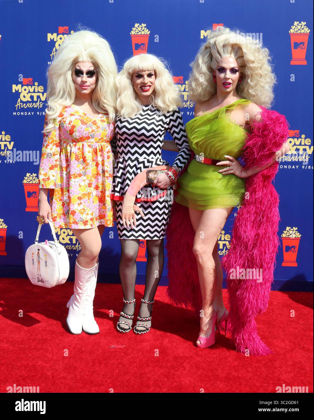 Juni 15, 2019 - Santa Monica, CA, USA - LOS ANGELES - 15.Juni: Trixie Mattel, Katya Zamolodchikova, Alyssa Edwards bei den 2019 MTV Movie & TV Auszeichnungen bei den Barker Hangar am 15. Juni 2019 in Santa Monica, CA (Credit Bild: © Kay Blake/ZUMA Draht) Stockfoto