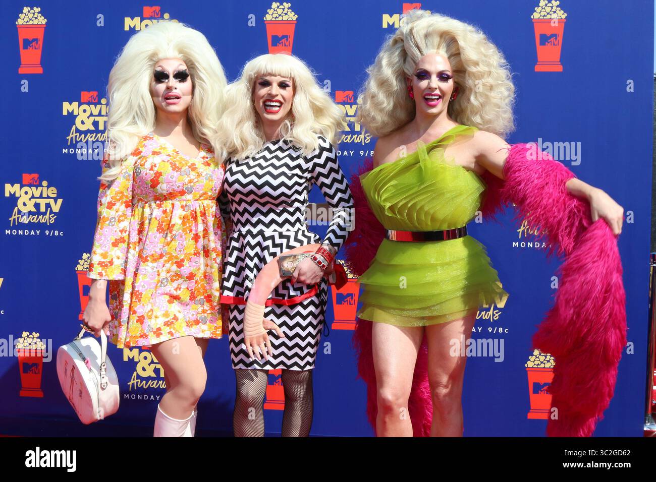 Juni 15, 2019 - Santa Monica, CA, USA - LOS ANGELES - 15.Juni: Trixie Mattel, Katya Zamolodchikova, Alyssa Edwards bei den 2019 MTV Movie & TV Auszeichnungen bei den Barker Hangar am 15. Juni 2019 in Santa Monica, CA (Credit Bild: © Kay Blake/ZUMA Draht) Stockfoto