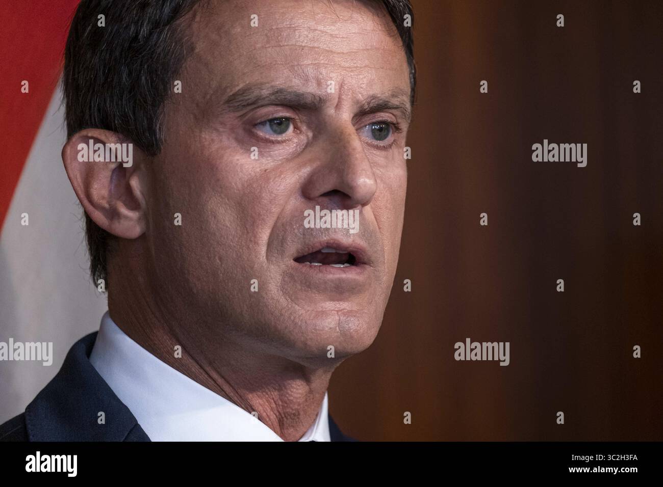 19. Juni 2019 - Barcelona, Katalonien, Spanien - Manuel Valls, ehemaliger französischer Minister und jetzt Stadtrat der Stadt Barcelona, wird während einer Pressekonferenz gesehen. Erste Pressekonferenz des ehemaligen französischen Ministers Manuel Valls als Stadtrat der Stadt Barcelona. Manuel Valls hat seine Bereitschaft bekräftigt, als Stadtrat des Stadtrates zu bleiben, trotz der Zersetzung aufgrund von Meinungsverschiedenheiten seiner Fraktion, die seine Vertretung verringert hat. (Credit Image: © Paco Freire/SOPA Images via ZUMA Wire) Stockfoto