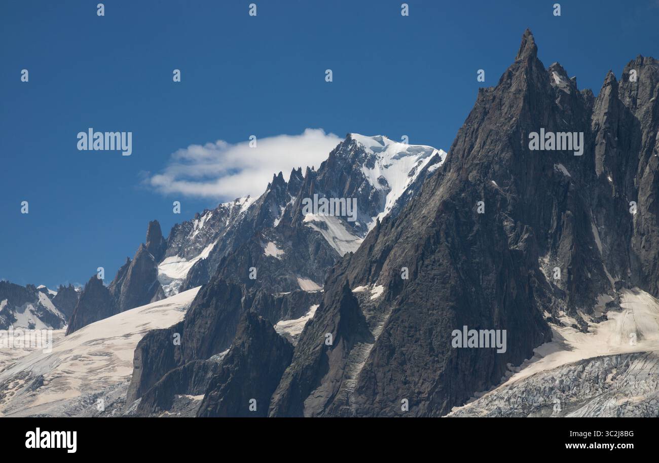 Mont Blanc du Tacul und Mont Blanc Massiv. Stockfoto
