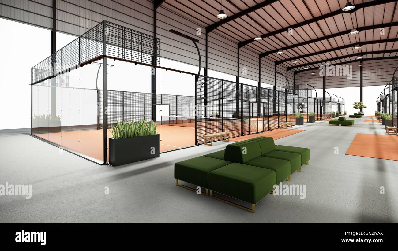 Innenkomplex mit Terrakotta-Padel-Courts mit Metalldach und Bänken – Weitwinkelblick Stockfoto