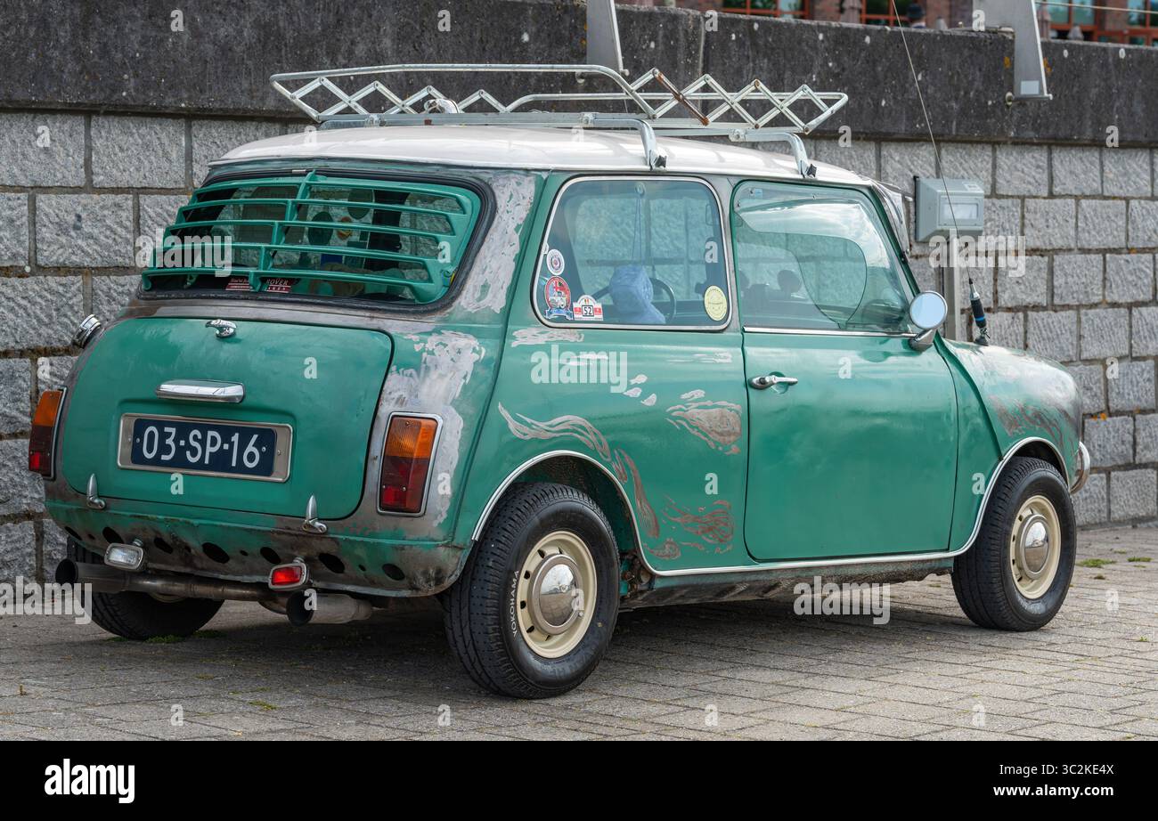 Lelystad, Niederlande, 15.06.2025, klassischer britischer Kleinstwagen Mini Mark IV ab 1977 beim National Oldtimer Day Stockfoto
