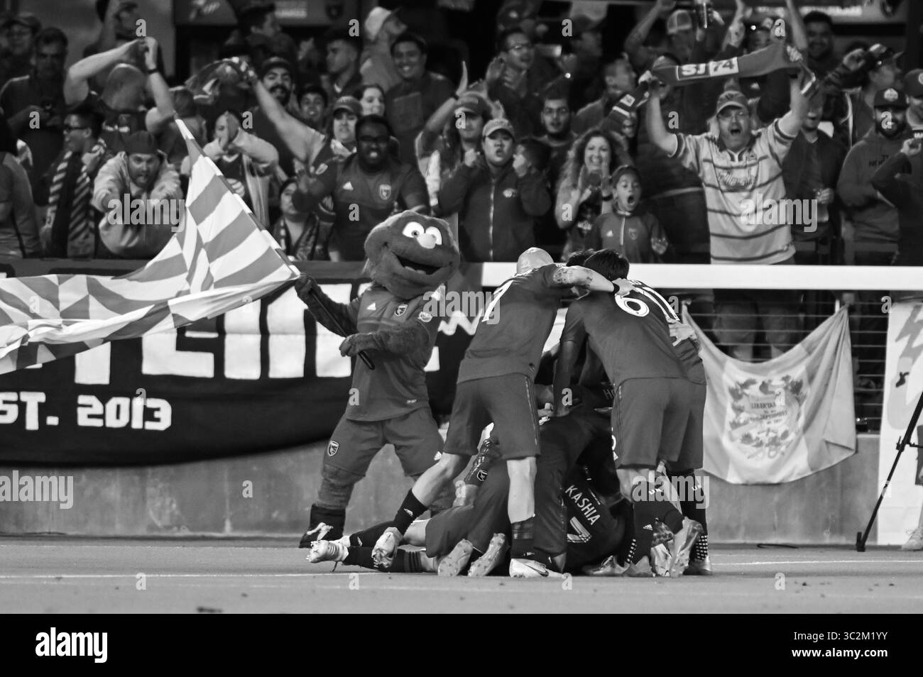 6. Juli 2019: San Jose Erdbeben häufen sich auf San Jose Erdbeben nach Danny Hoesen (9), nachdem er in der zweiten Halbzeit das Siegtor beim MLS-Spiel zwischen Real Salt Lake und den San Jose Erdbeben im Avaya Stadium in San Jose, Kalifornien erzielte. Chris Brown/CSM(Kreditbild: &Copy; Chris Brown/CSM via ZUMA Wire) Stockfoto