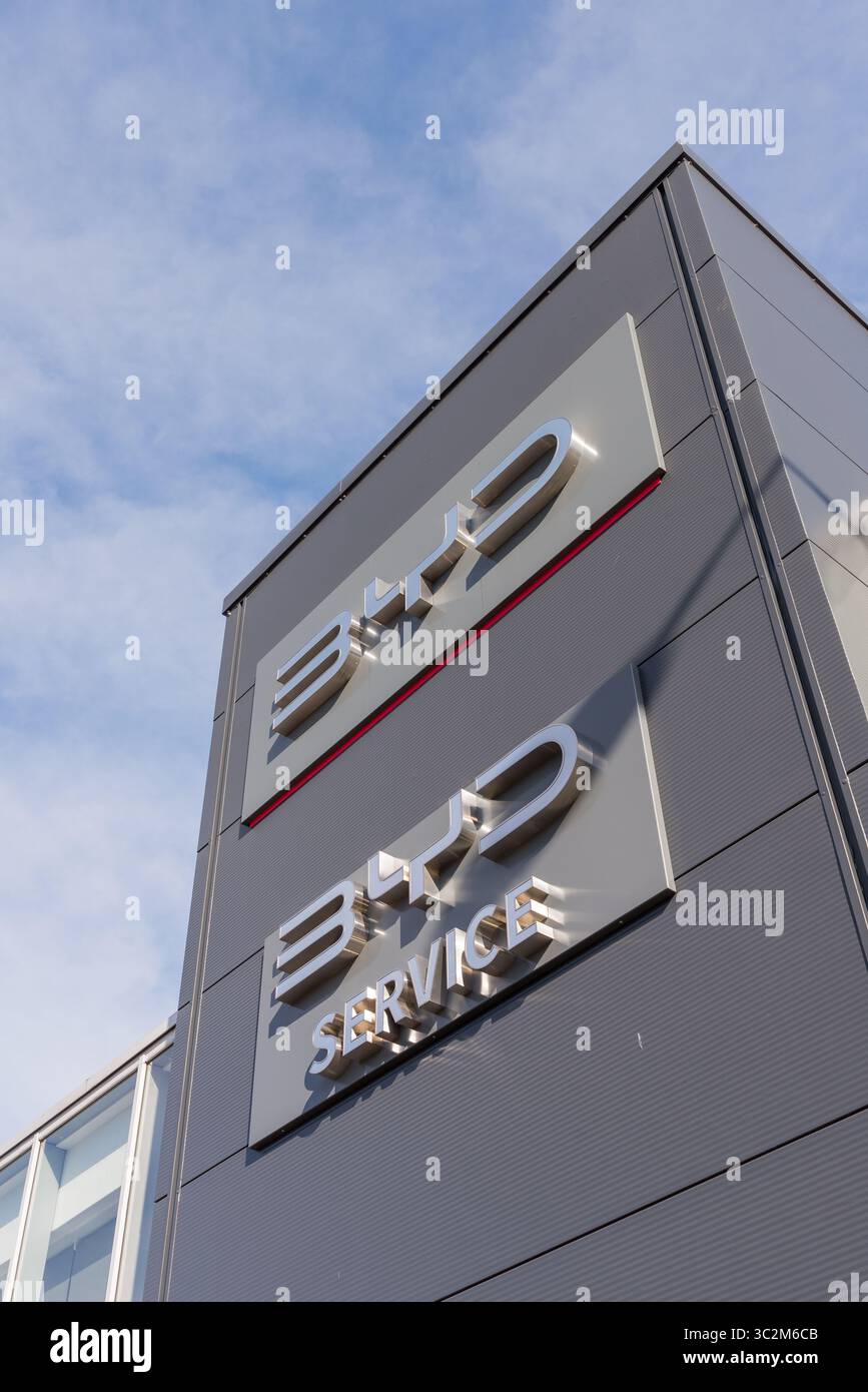 BYD-Schild für chinesische Elektroautos in Digbeth, Birmingham Stockfoto