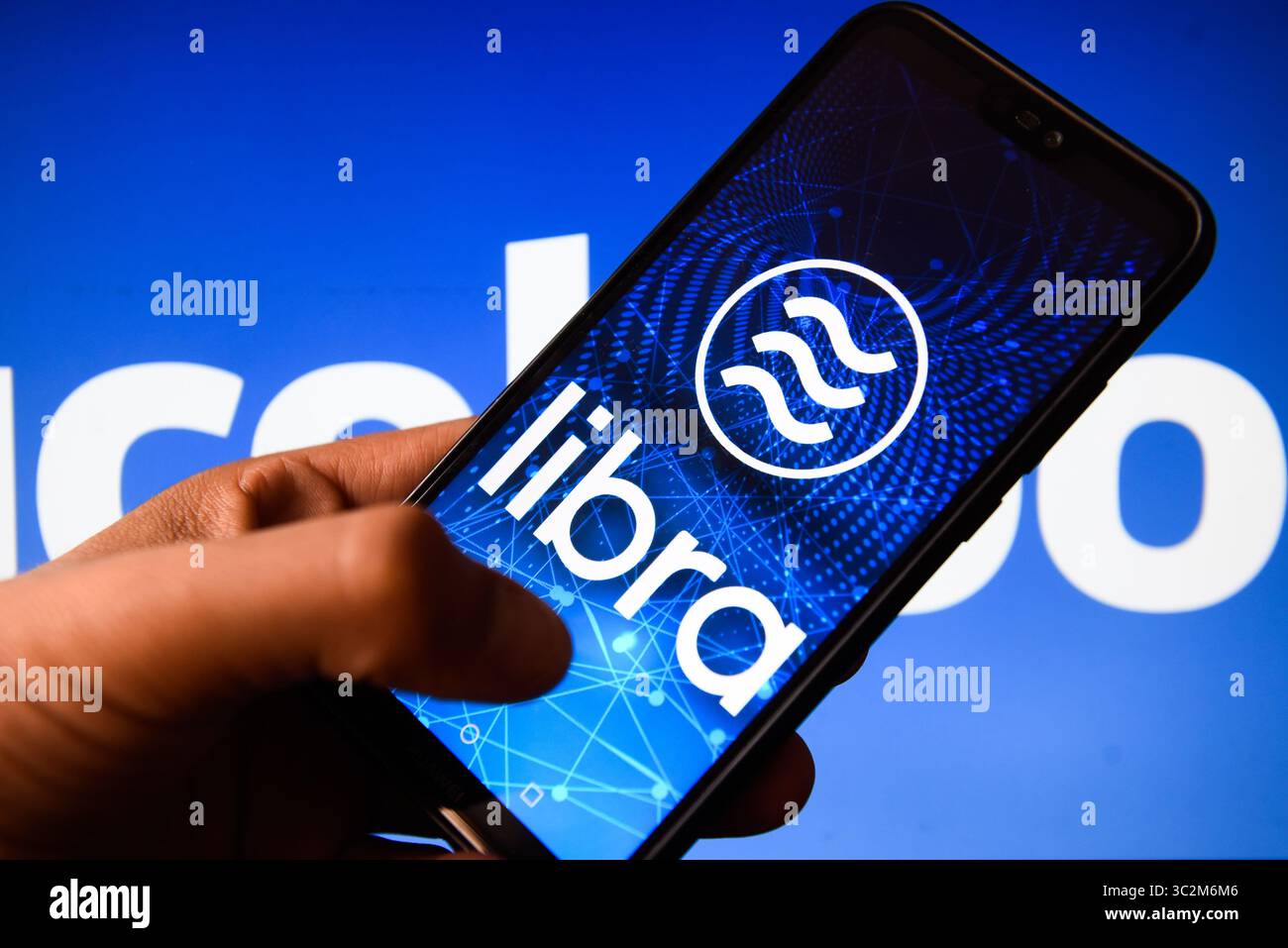 8. Juli 2019 – Polen – in dieser Fotoabbildung wird ein Libra-Logo auf facebook-Kryptowährung auf einem Smartphone angezeigt. (Kreditbild: © Omar Marques/SOPA Images via ZUMA Wire) Stockfoto