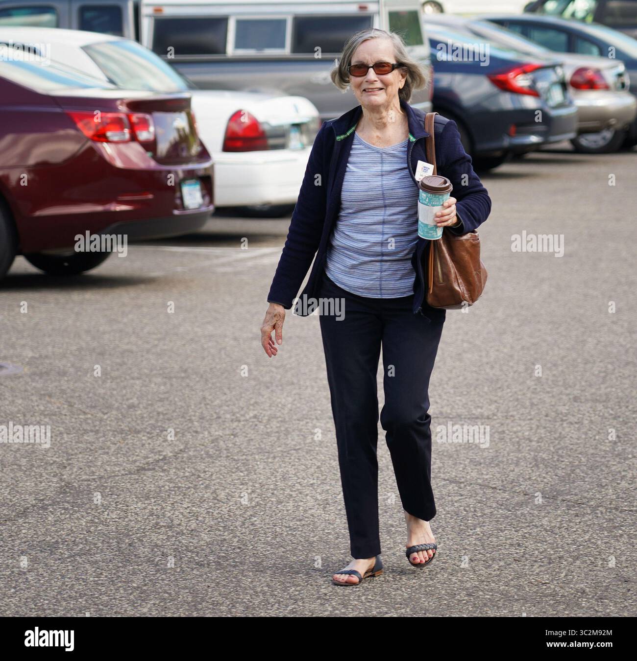 18. Juni 2019 - Maplewood, MN, USA - seit 1985 meldet sich die 83-jährige Sally Brown freiwillig bei Road to Recovery und der American Cancer Society, um Patienten zu und von ihren medizinischen Terminen zu bringen. (Kreditbild: © TNS via ZUMA Wire) Stockfoto