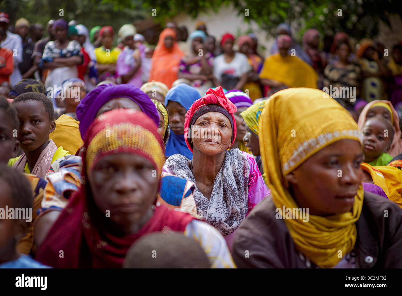 Teilnehmer der politischen Kundgebung der ACT-Wazalendo-Partei in der Region Ruvuma, Tansania, am 09. Juli 2025 Stockfoto