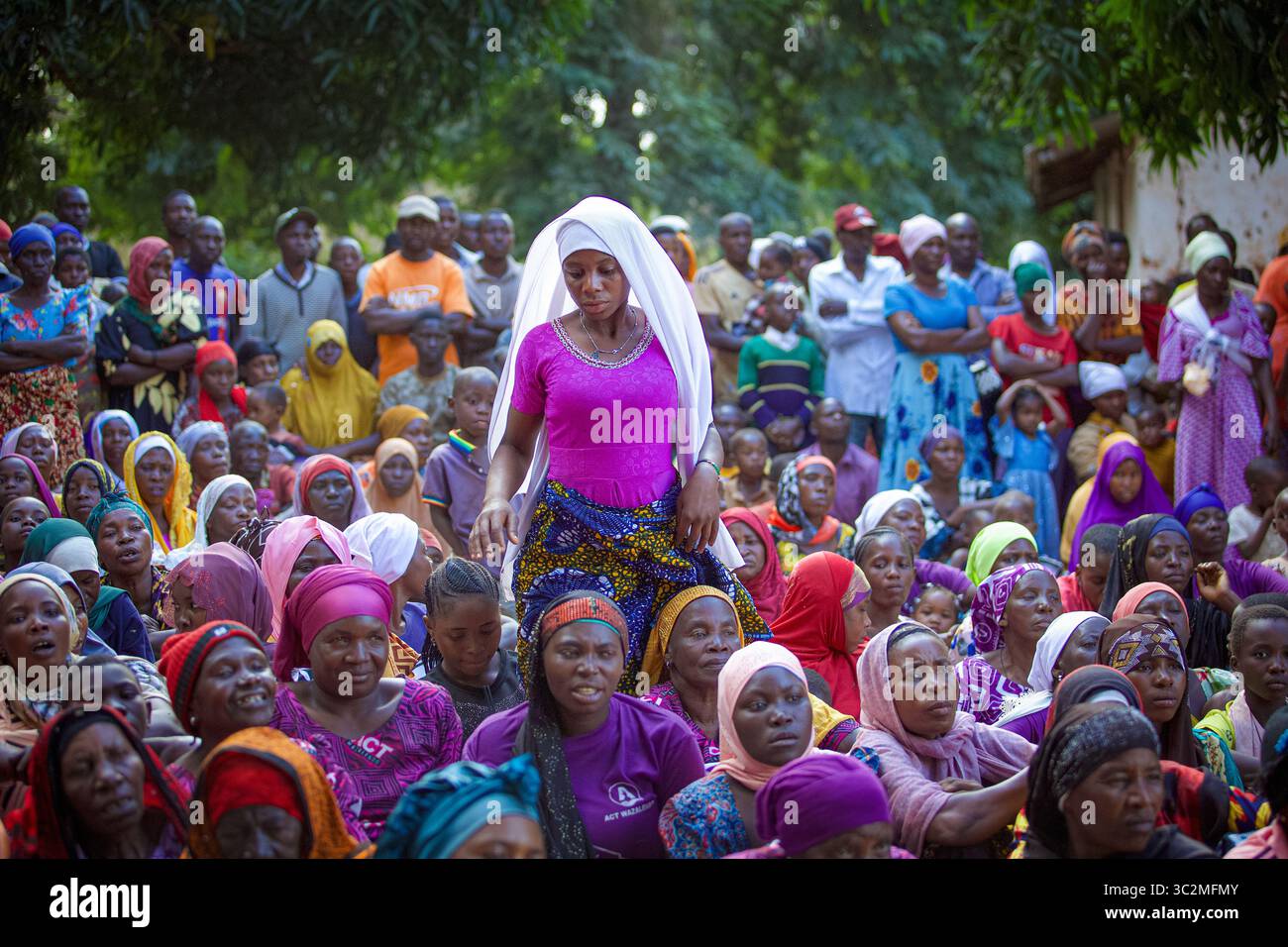 Teilnehmer der politischen Kundgebung der ACT-Wazalendo-Partei in der Region Ruvuma, Tansania, am 09. Juli 2025 Stockfoto