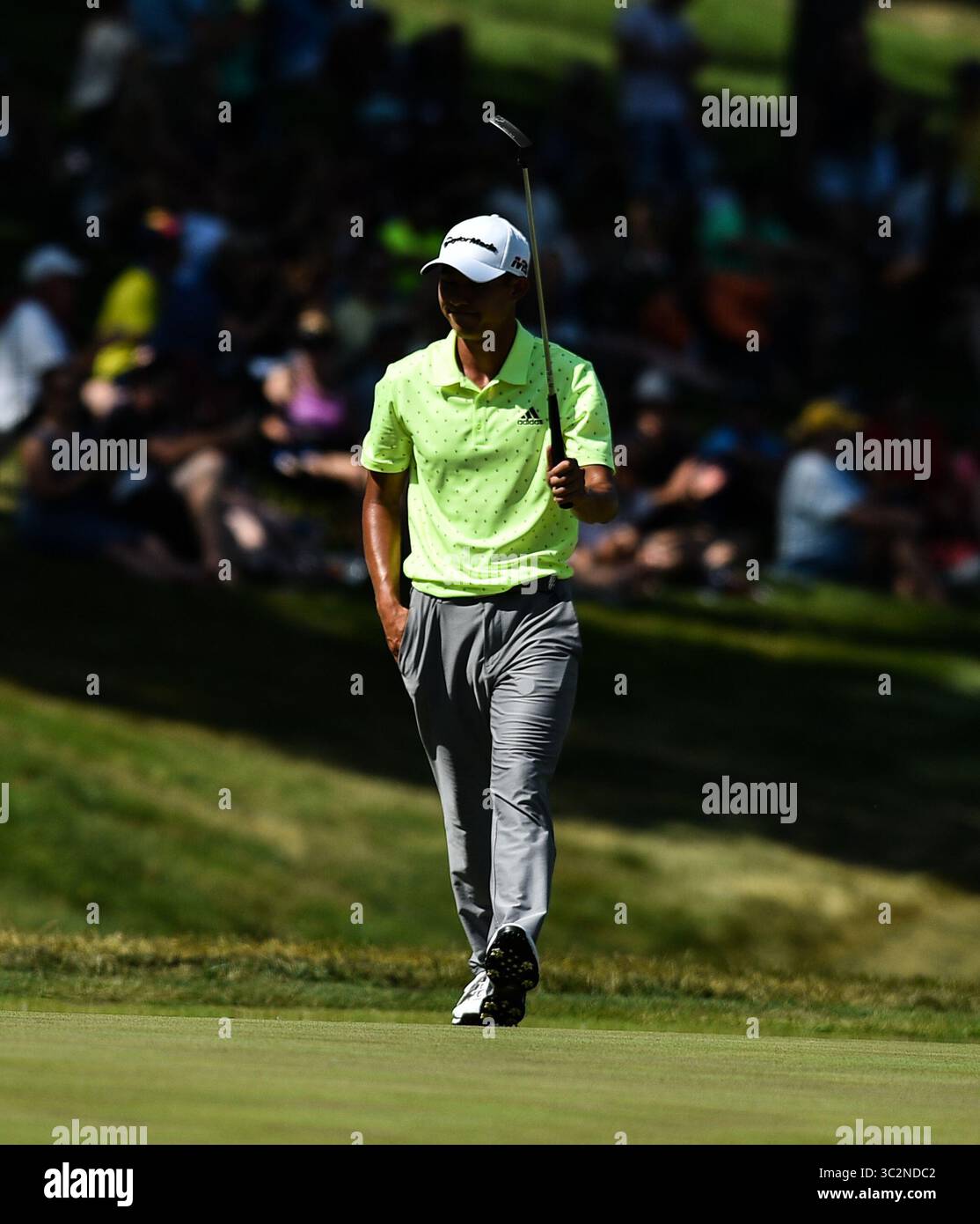 14. Juli 2019 - Silvis, Iowa, USA - PGA-Golfer Collin Morikawa geht in der Finalrunde des John Deere Classic Sunday, 14. Juli 2019, auf das Grün des 18. Lochs. (Bild: © Meg McLaughlin/Mmclaughlin@Qconl/Quad-City Times via ZUMA Wire) Stockfoto