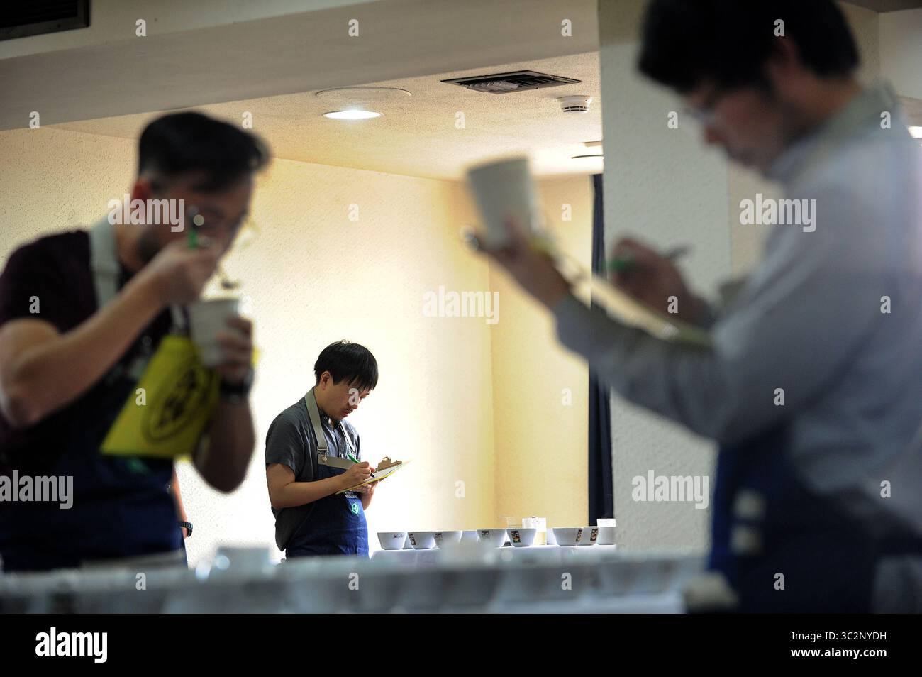 30. Mai 2019 - 30. Mai 5/19 Hoy en el Hotel San Jose Palacio se desarrollo la Taza de la Excelencia, donde un buen numero de jueces de varias nacionalidades realizan el dia de 3 catas para seleccionar el mejor cafÃÂ. EN la foto;.Foto de Jorge Castillo (Foto: © La Nacion Via ZUMA Press) Stockfoto