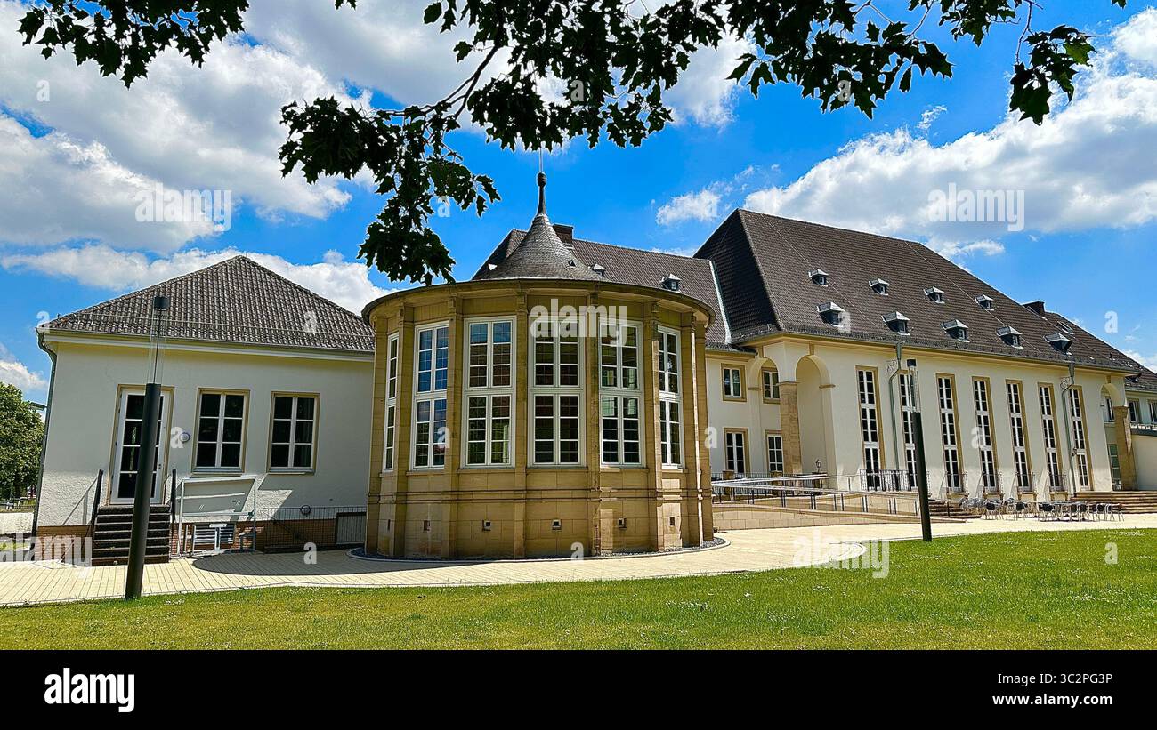 Studentenrestaurant der University of Applied Sciences for Finance in Herford, Deutschland, ehemals Offizierskasino in der Wentworth Barracks. Stockfoto