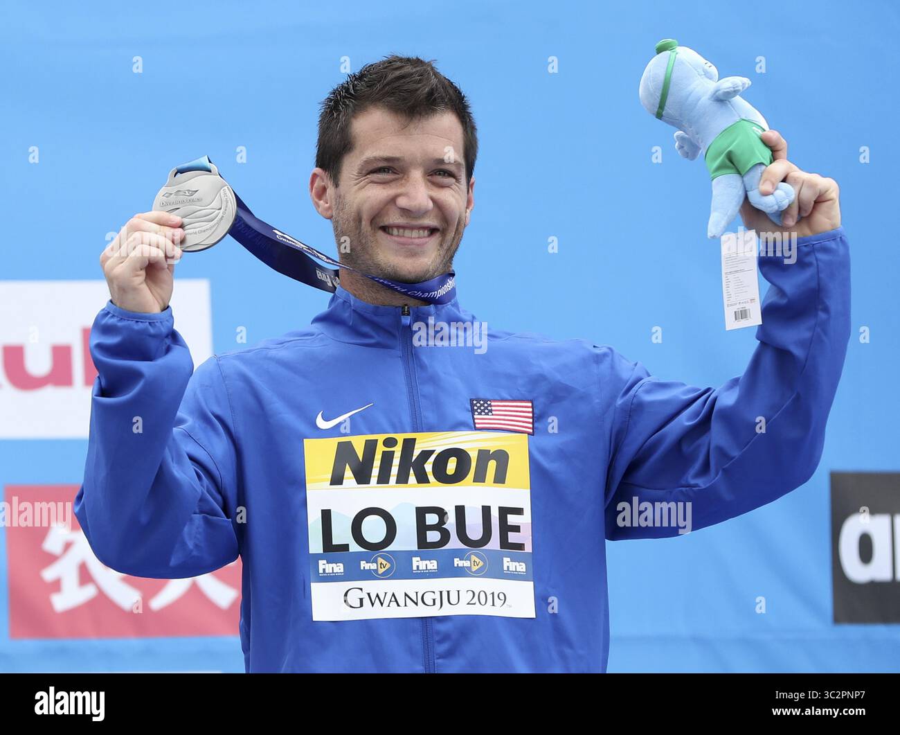 24. Juli 2019 - Gwangju, SÜDKOREA - 24. Juli 2019 - Gwangju, Südkorea-LO BUE Steve von USA Siegerzeremonie auf dem Podium während einer 18. Weltmeisterschaft 2019 Gwangju Männer High Dive am Chosun University High Dive Wettkampf in Gwangju, Südkorea. Wettbewerber gewinnt Hunt Gary aus England (Gold), Lo Bue Steve aus den USA (Silber), Paredes Jonathan aus Mexiko (Kreditbild: © Gwangju2019 Organisationskomitee via ZUMA Wire) Stockfoto