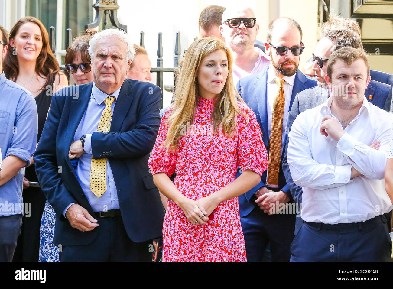 24. Juli 2019, London, Vereinigtes Königreich: Carrie Symonds, Freundin des neuen britischen Premierministers Boris Johnson (2. Von links), wartet auf Boris Ankunft in der Downing Street. Boris Johnson wurde zum neuen Vorsitzenden der Konservativen und Unionistischen Partei gewählt und wird der 77. Premierminister Großbritanniens sein. Die scheidende Premierministerin Theresa May trat heute früh zurück. (Credit Image: © Steve Taylor/SOPA Images via ZUMA Wire) Stockfoto