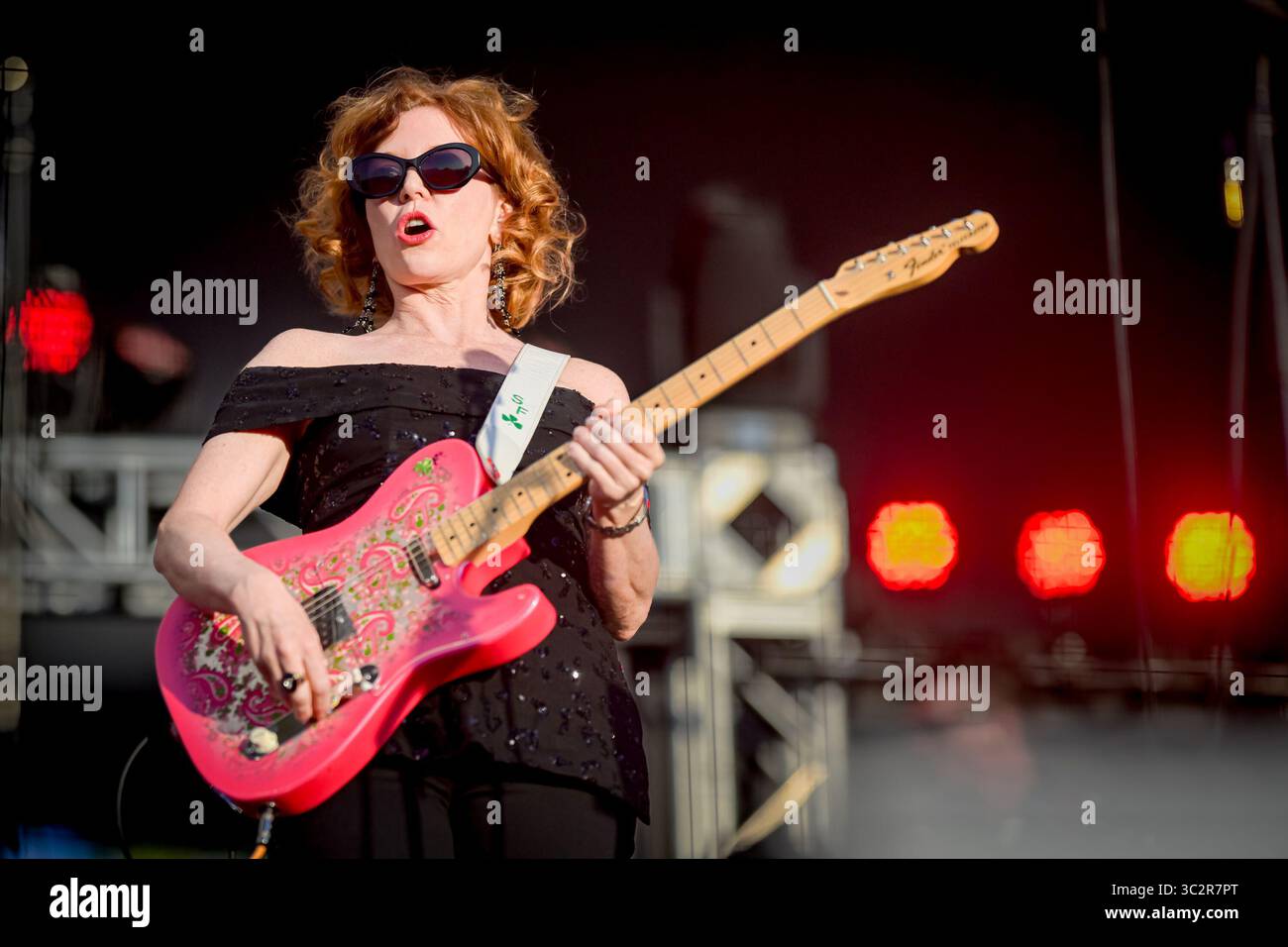 Gitarristin Sue Foley rockt mit Pinkie, ihrem Fender Telecaster, E-Gitarre. Stockfoto