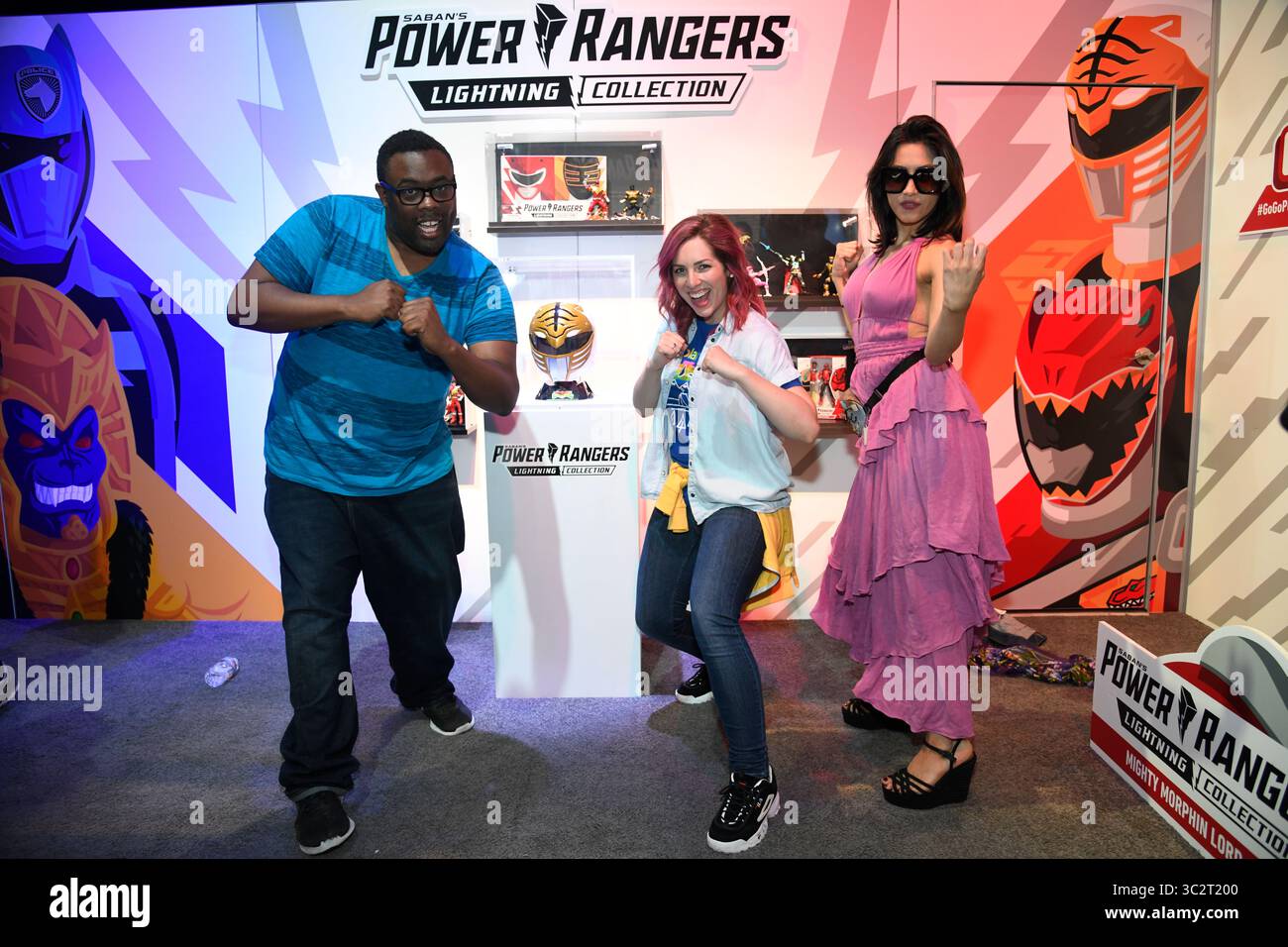 20. Juli 2019, San Diego, CA, USA: Die Original Power Rangers zeigen ihre Moves am Hasbro-Stand. Innerhalb der Ausstellungsfläche auf der Comic-Con International 2019: San Diego California. Die Comic-Con startete am Donnerstag, den 18. Juli und endet am Sonntag, dem 21. Juli. Dieses Sci-fi/Animation-Mekka ist der Großvater der jährlichen Comics-Kongresse und bietet Cosplay-Wettbewerbe, Vorführungen und unzählige Panels mit Künstlern und Showrunnern. Comicon feiert den 50. Jahrestag der Veranstaltung. .Comic-Con International: San DiegoÂ begann 1970, als eine Gruppe von Comic-, Film- und Science-Fiction-Fans (Credit Image: © Stockfoto