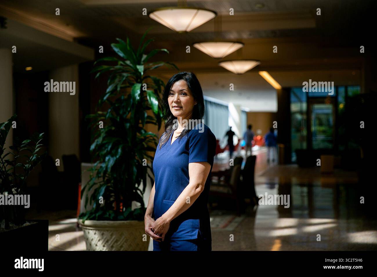 23. Juli 2019, San Diego, CA, USA: Marti Neuenswander, ein Pfleger in der Knochenmarktransplantationseinheit des UC San Diego Jacobs Medical Center posiert für ein Porträt im Krankenhaus am 23. Juli 2019 in San Diego, Kalifornien (Credit Image: © TNS via ZUMA Wire) Stockfoto